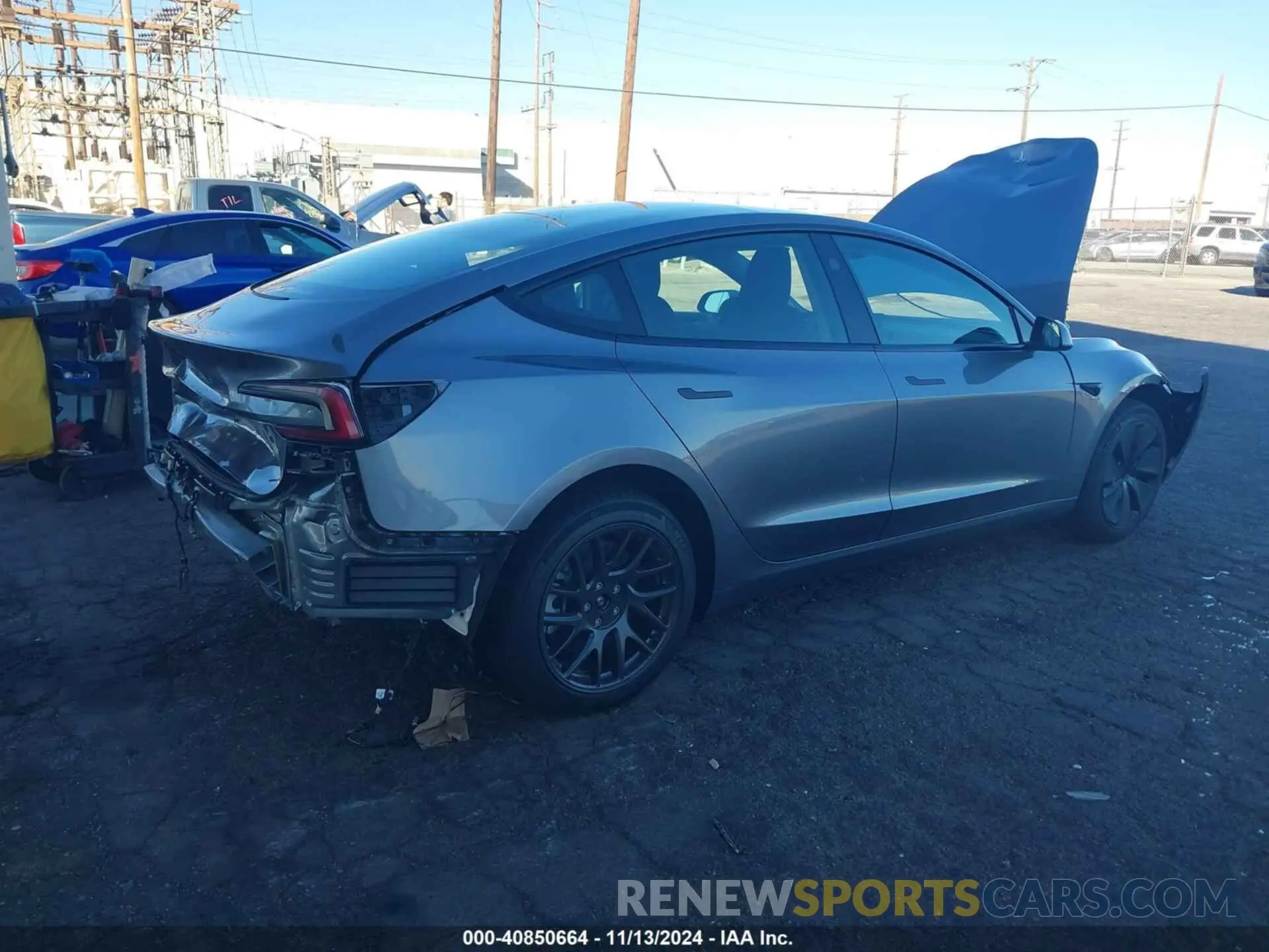4 Photograph of a damaged car 5YJ3E1EAXSF879016 TESLA MODEL 3 2025