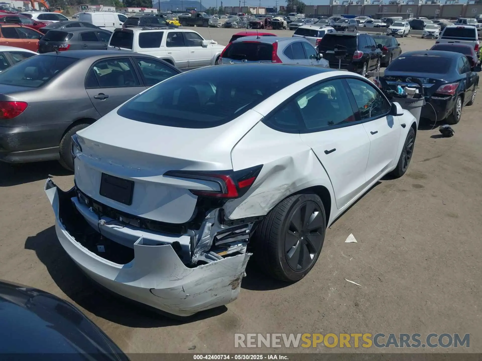 4 Photograph of a damaged car 5YJ3E1EAXSF885110 TESLA MODEL 3 2025