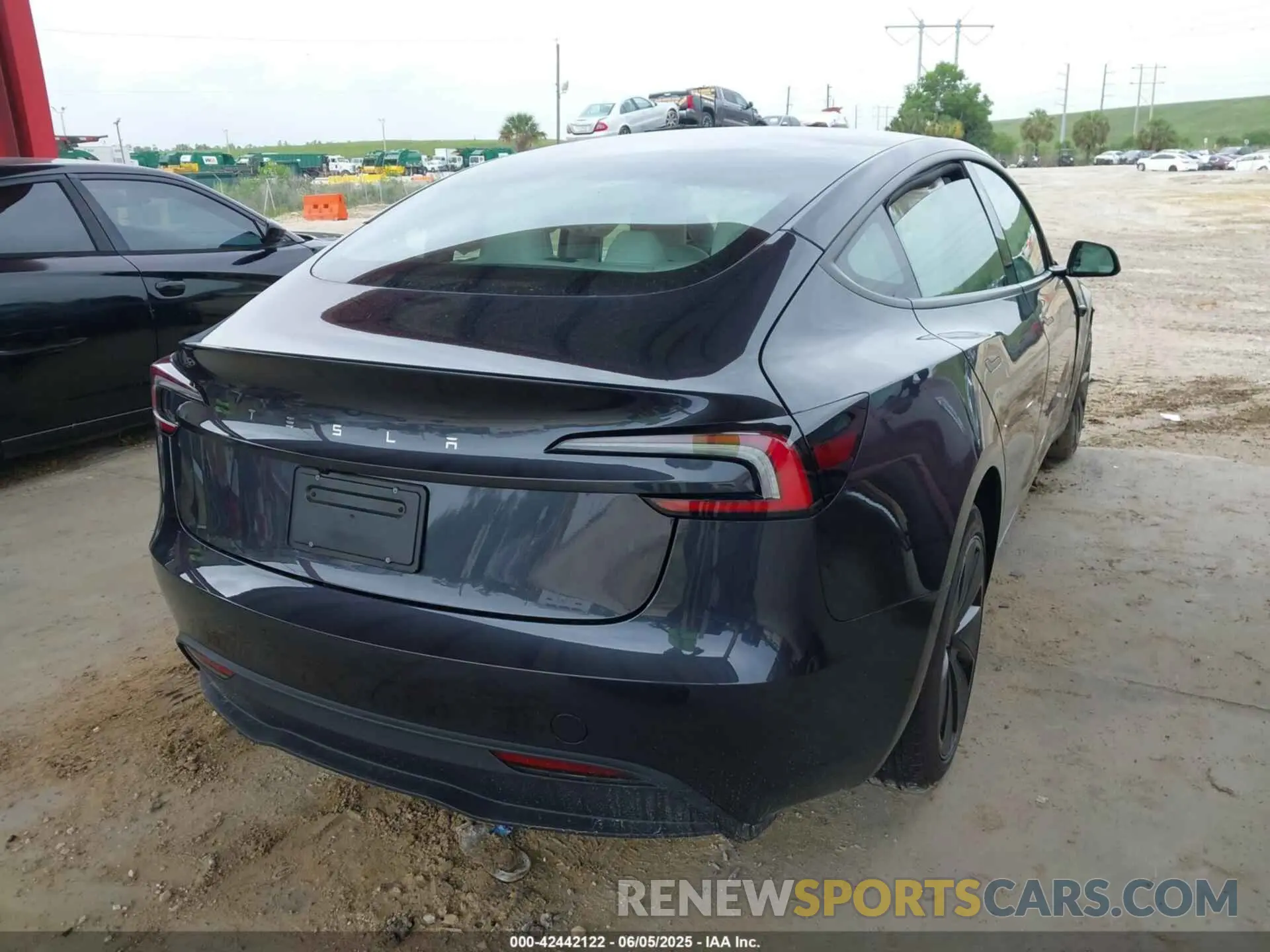 4 Photograph of a damaged car 5YJ3E1EAXSF905176 TESLA MODEL 3 2025