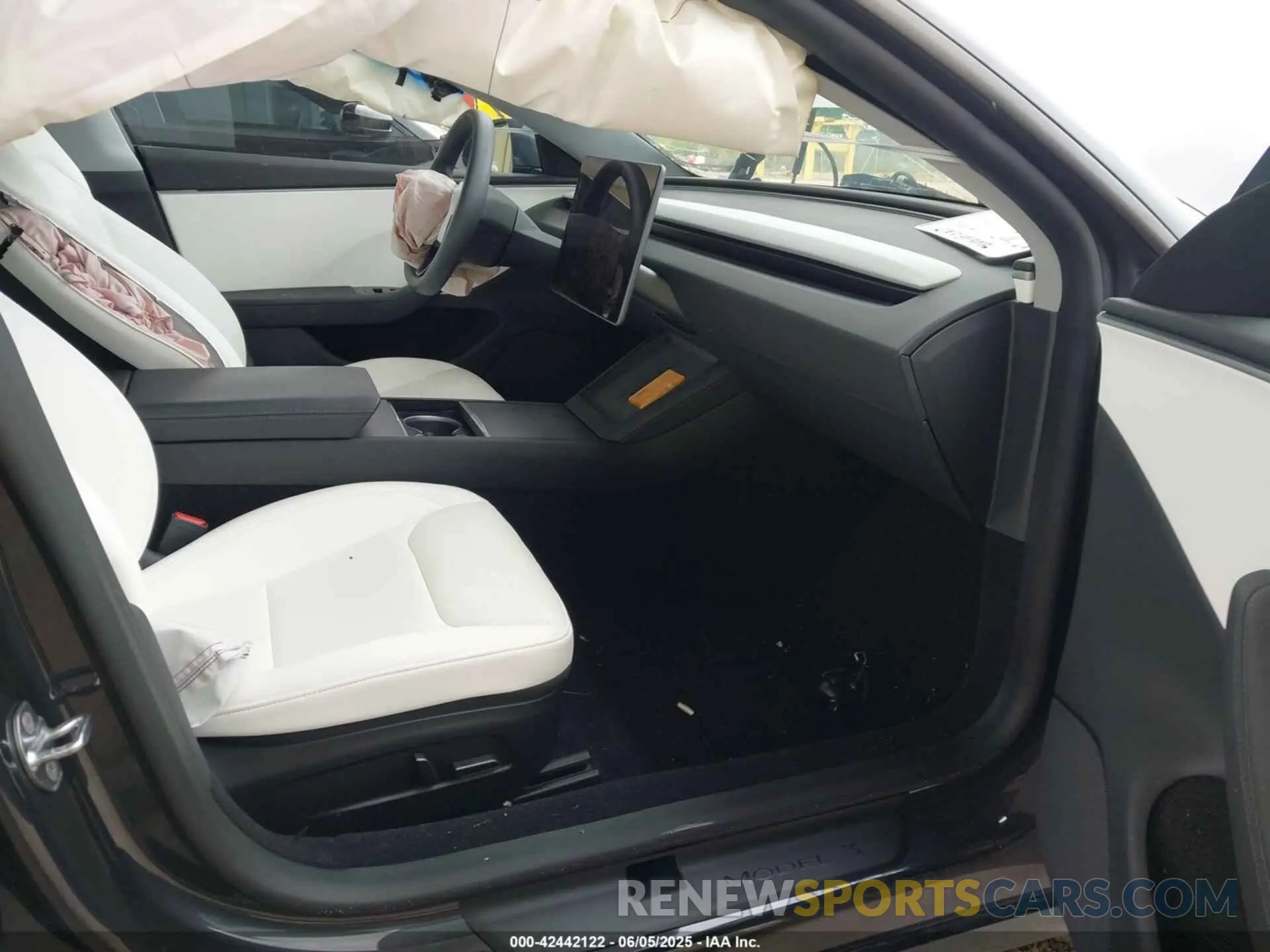 5 Photograph of a damaged car 5YJ3E1EAXSF905176 TESLA MODEL 3 2025