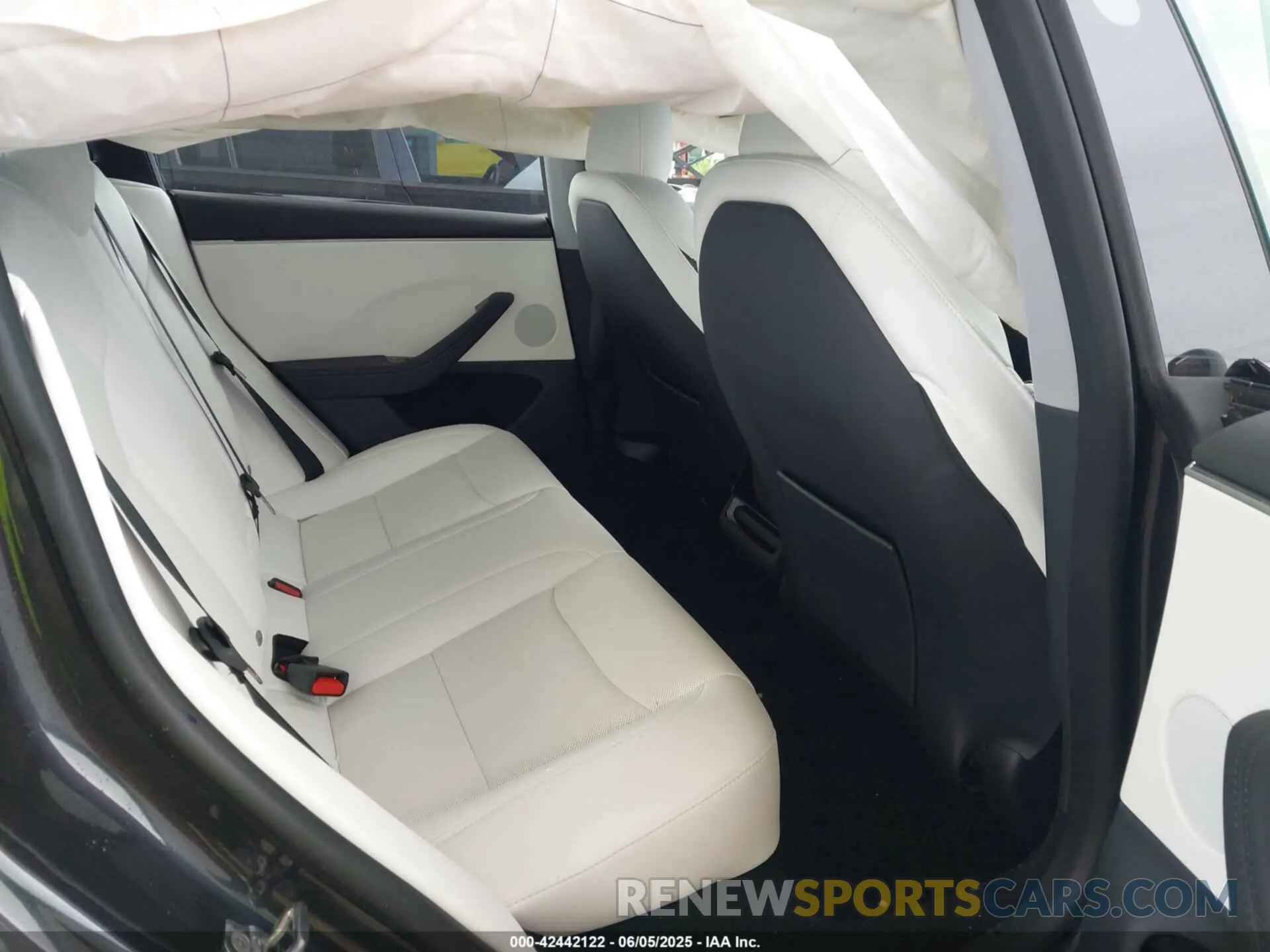 8 Photograph of a damaged car 5YJ3E1EAXSF905176 TESLA MODEL 3 2025