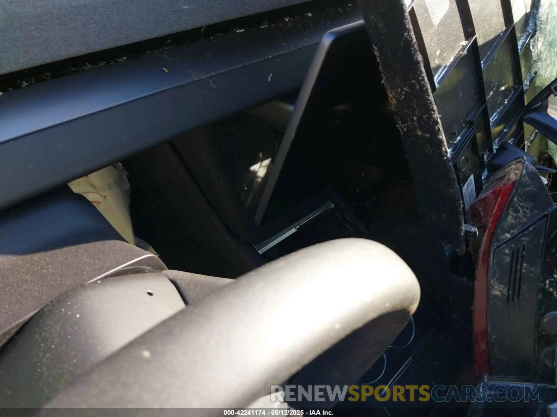 14 Photograph of a damaged car 5YJ3E1EAXSF927128 TESLA MODEL 3 2025
