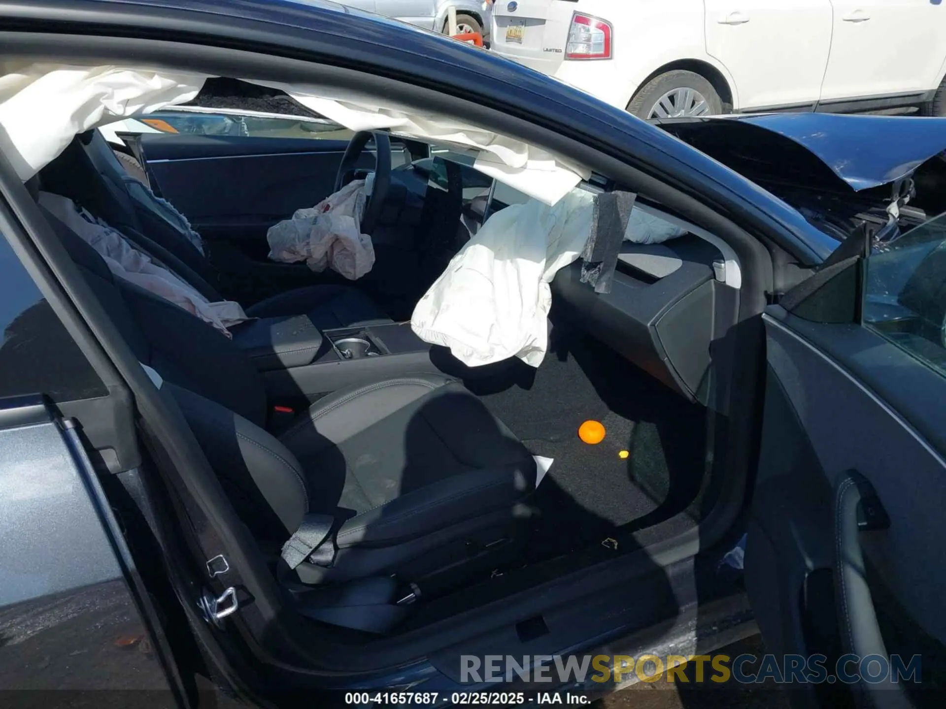 5 Photograph of a damaged car 5YJ3E1EAXSF932832 TESLA MODEL 3 2025