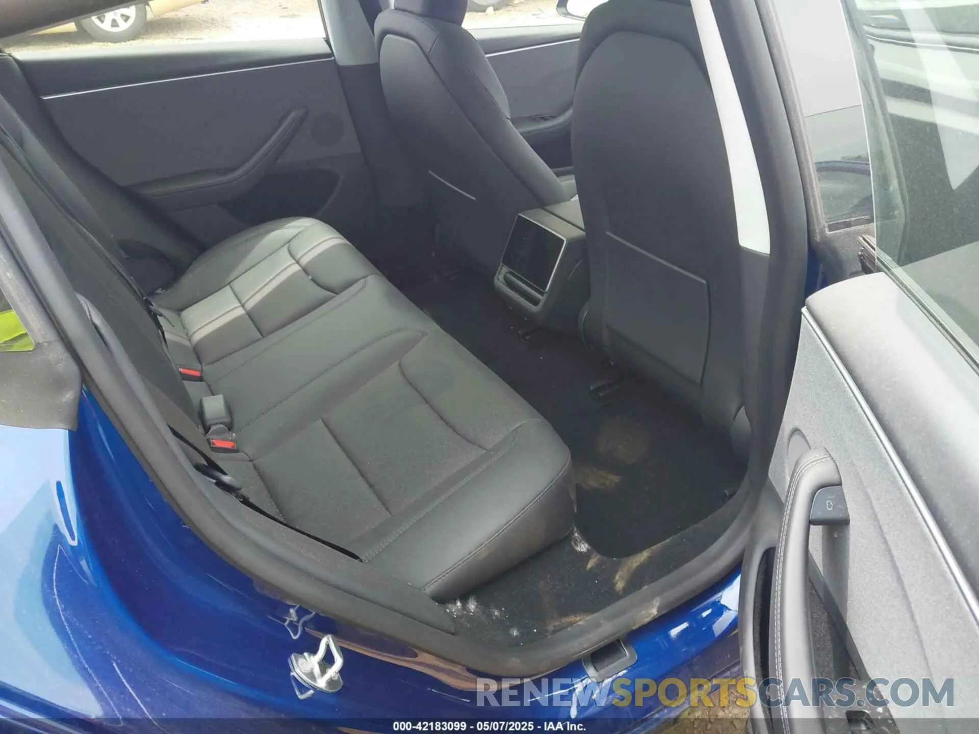 8 Photograph of a damaged car 5YJ3E1EAXSF976457 TESLA MODEL 3 2025