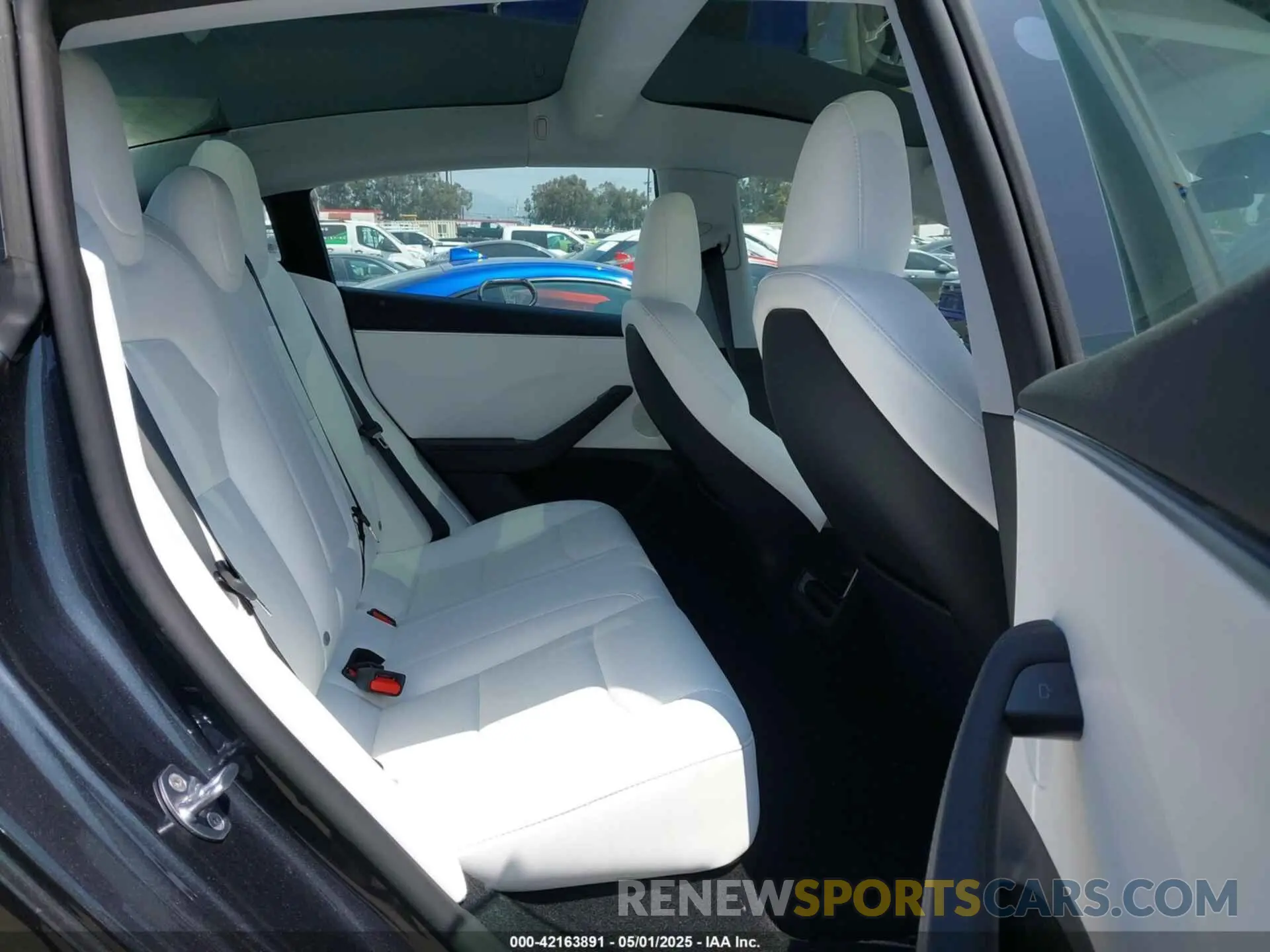 8 Photograph of a damaged car 5YJ3E1EAXSF983053 TESLA MODEL 3 2025