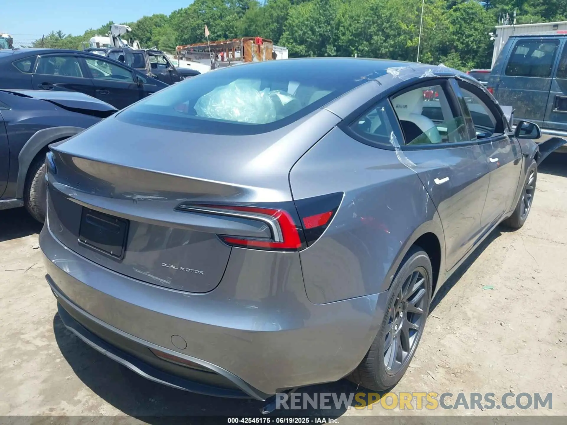 4 Photograph of a damaged car 5YJ3E1EB0SF016895 TESLA MODEL 3 2025