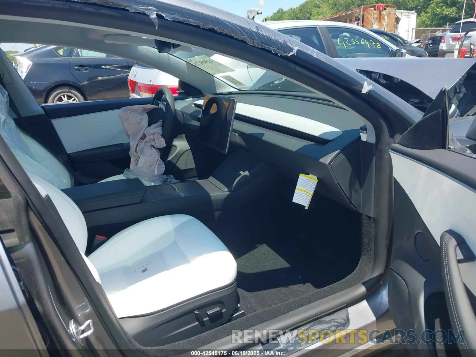 5 Photograph of a damaged car 5YJ3E1EB0SF016895 TESLA MODEL 3 2025