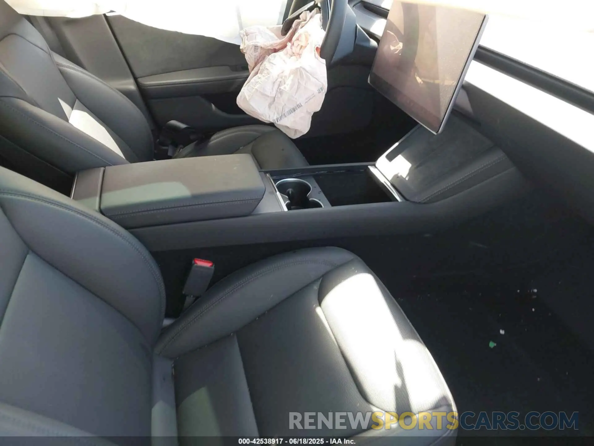 5 Photograph of a damaged car 5YJ3E1EB0SF892253 TESLA MODEL 3 2025