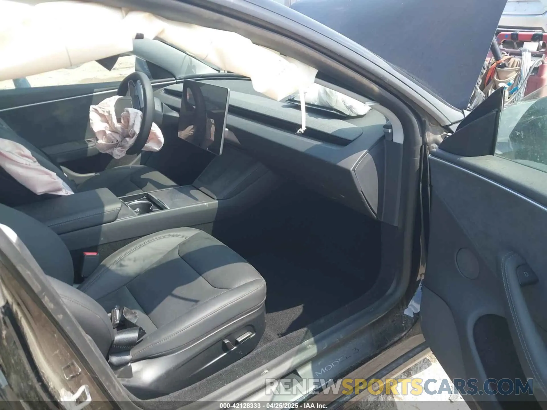 5 Photograph of a damaged car 5YJ3E1EB0SF919659 TESLA MODEL 3 2025