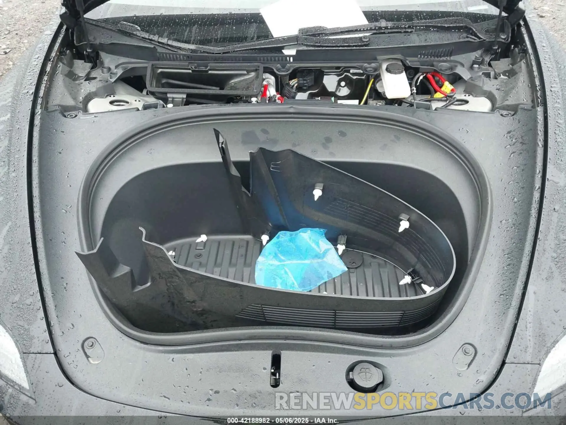 10 Photograph of a damaged car 5YJ3E1EB1SF919105 TESLA MODEL 3 2025