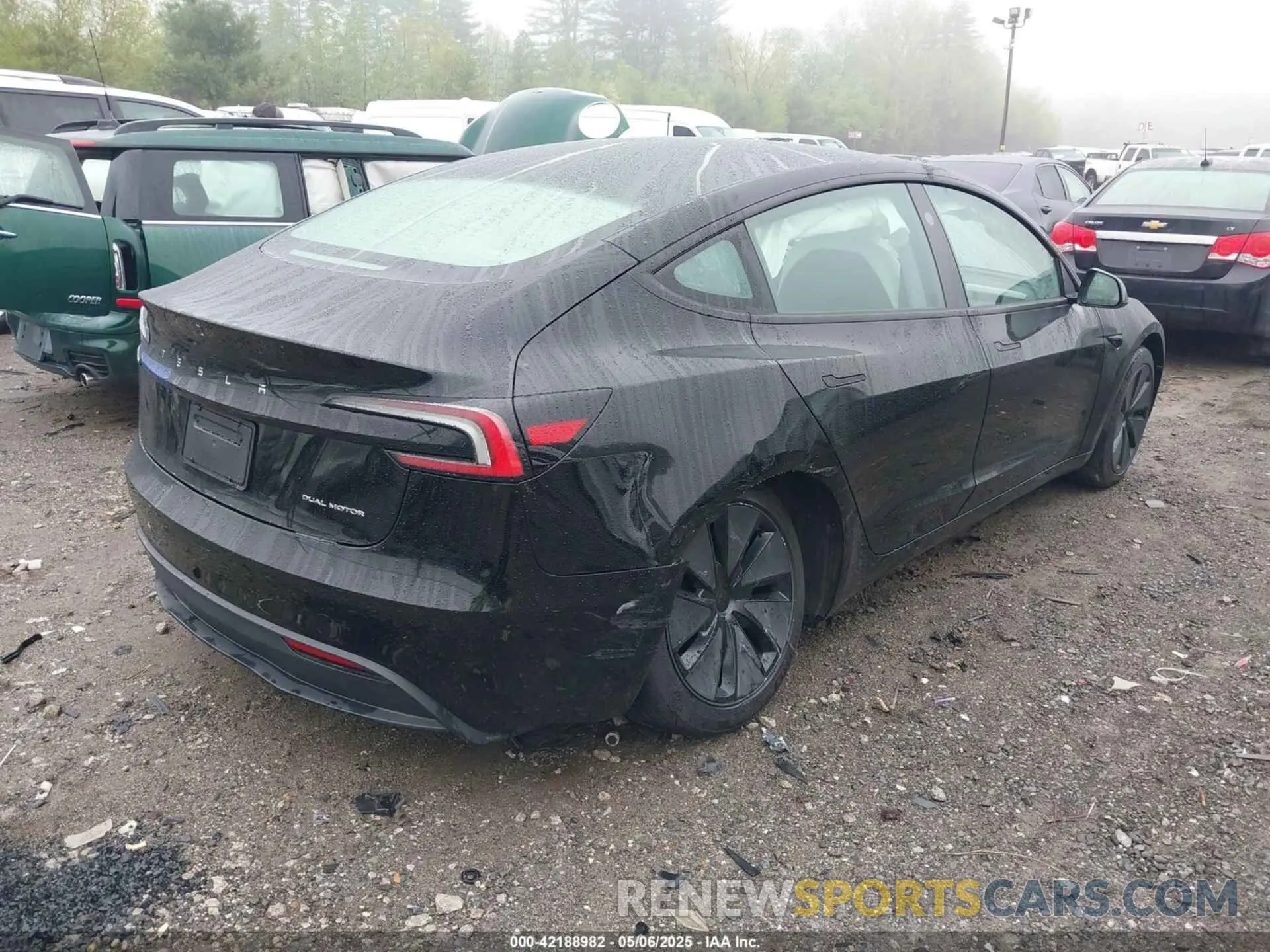 4 Photograph of a damaged car 5YJ3E1EB1SF919105 TESLA MODEL 3 2025