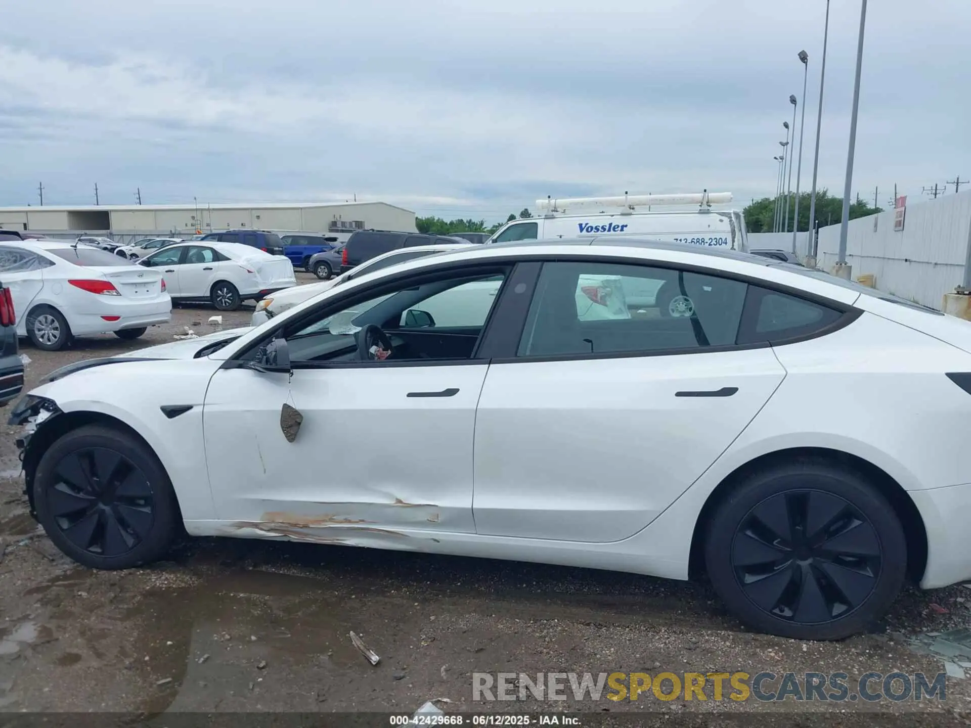 14 Photograph of a damaged car 5YJ3E1EB1SF932212 TESLA MODEL 3 2025