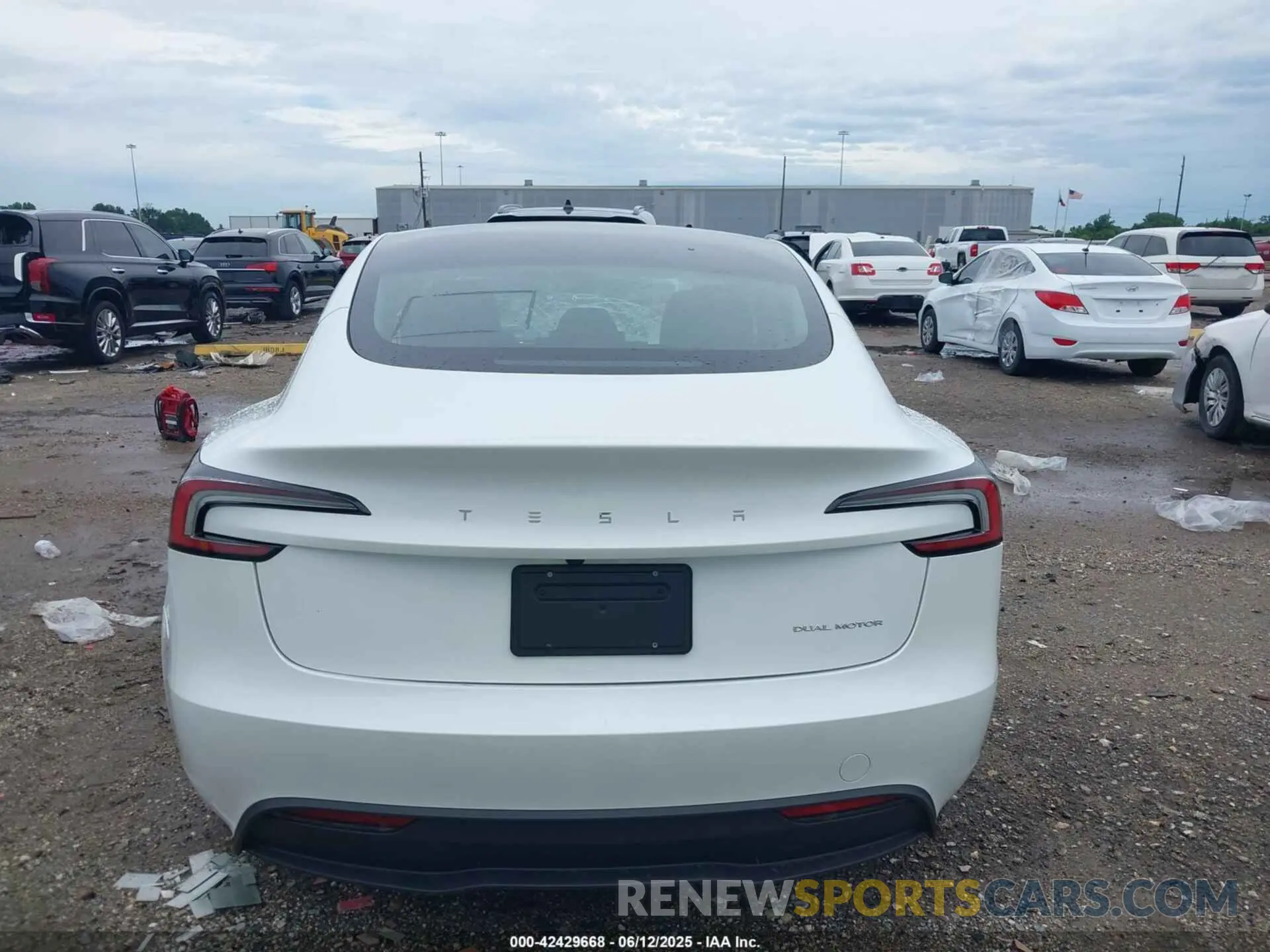 16 Photograph of a damaged car 5YJ3E1EB1SF932212 TESLA MODEL 3 2025