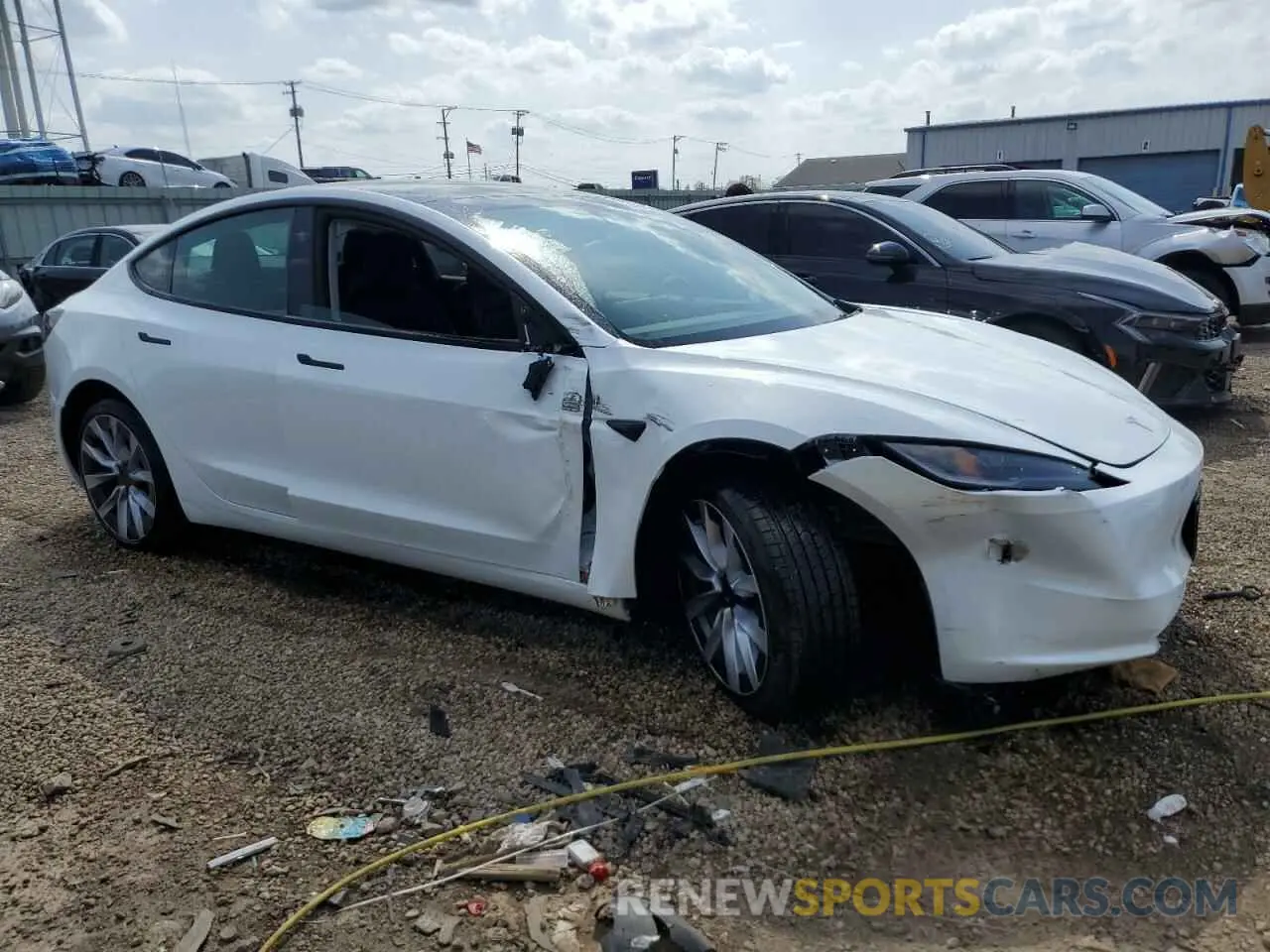 4 Photograph of a damaged car 5YJ3E1EB1SF962360 TESLA MODEL 3 2025