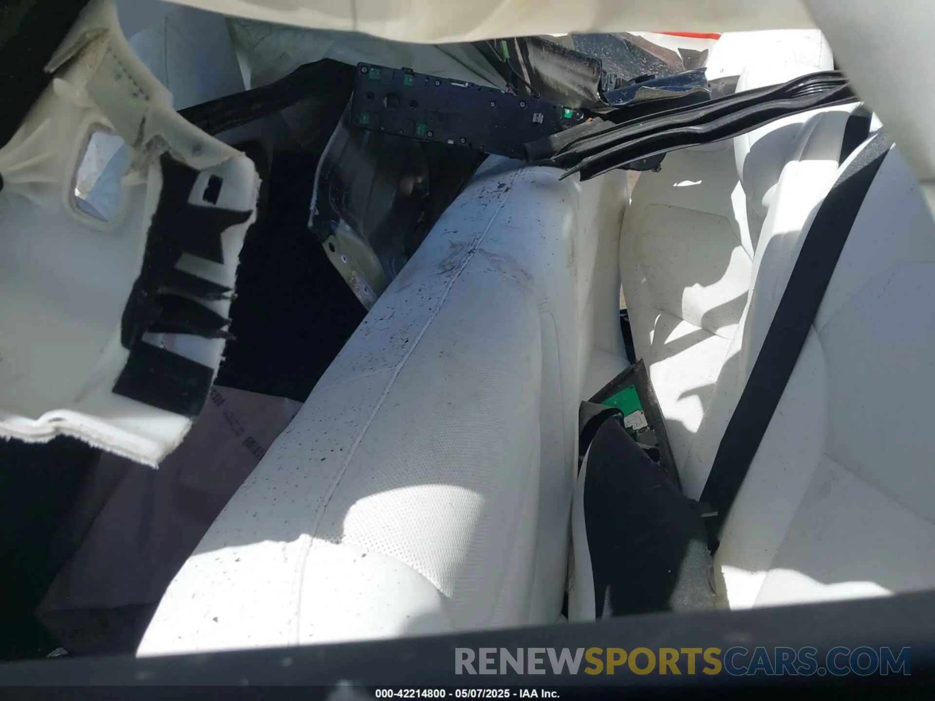 8 Photograph of a damaged car 5YJ3E1EB1SF982253 TESLA MODEL 3 2025