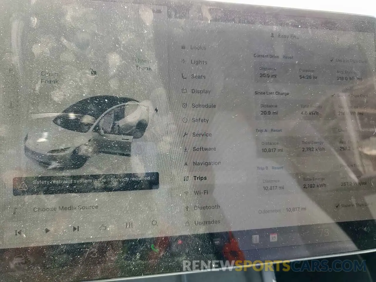 9 Photograph of a damaged car 5YJ3E1EB2SF882842 TESLA MODEL 3 2025