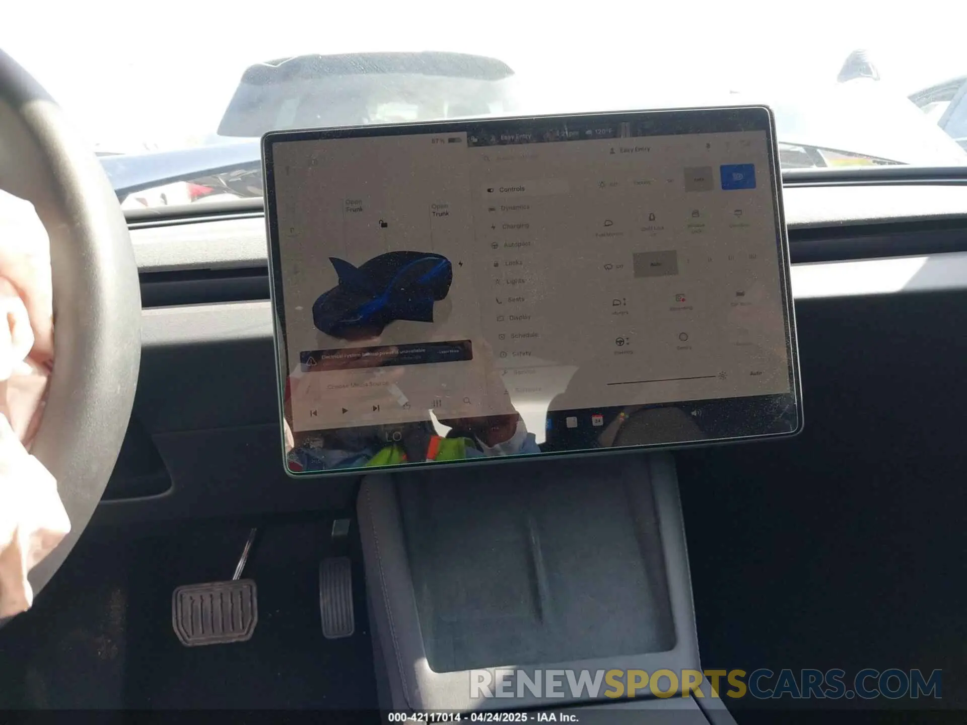 19 Photograph of a damaged car 5YJ3E1EB3SF907019 TESLA MODEL 3 2025