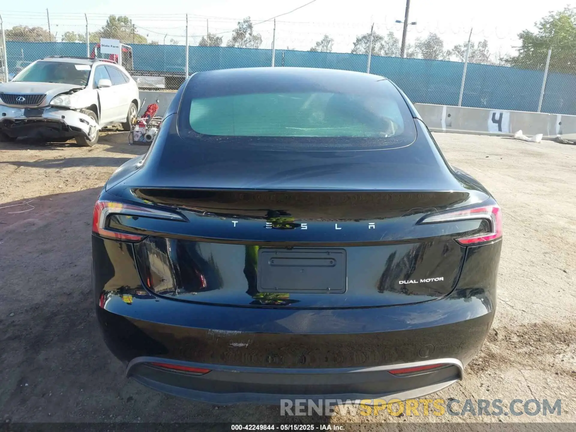 17 Photograph of a damaged car 5YJ3E1EB3SF926394 TESLA MODEL 3 2025