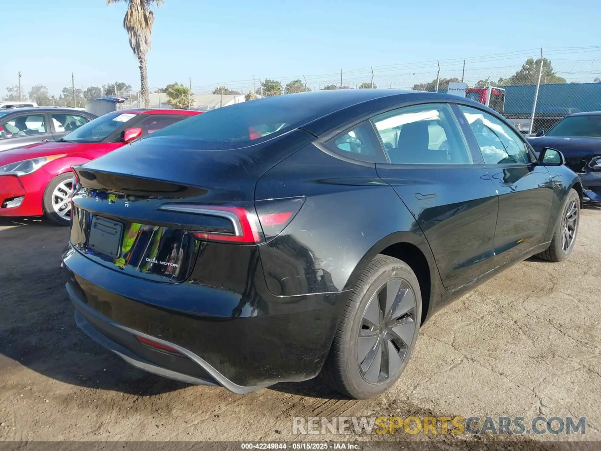 4 Photograph of a damaged car 5YJ3E1EB3SF926394 TESLA MODEL 3 2025
