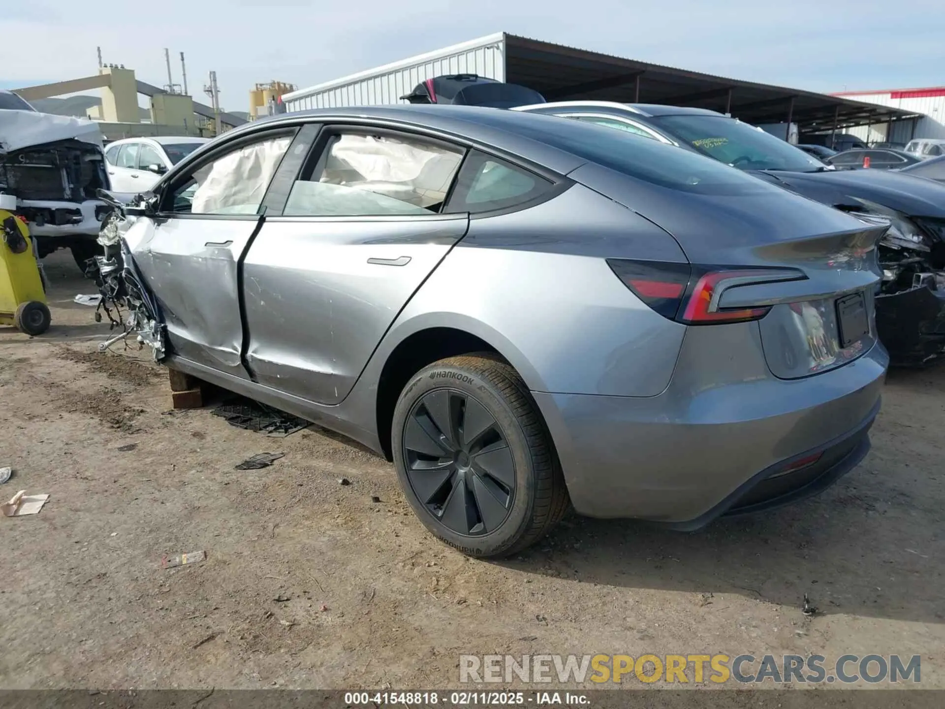 3 Photograph of a damaged car 5YJ3E1EB4SF873799 TESLA MODEL 3 2025