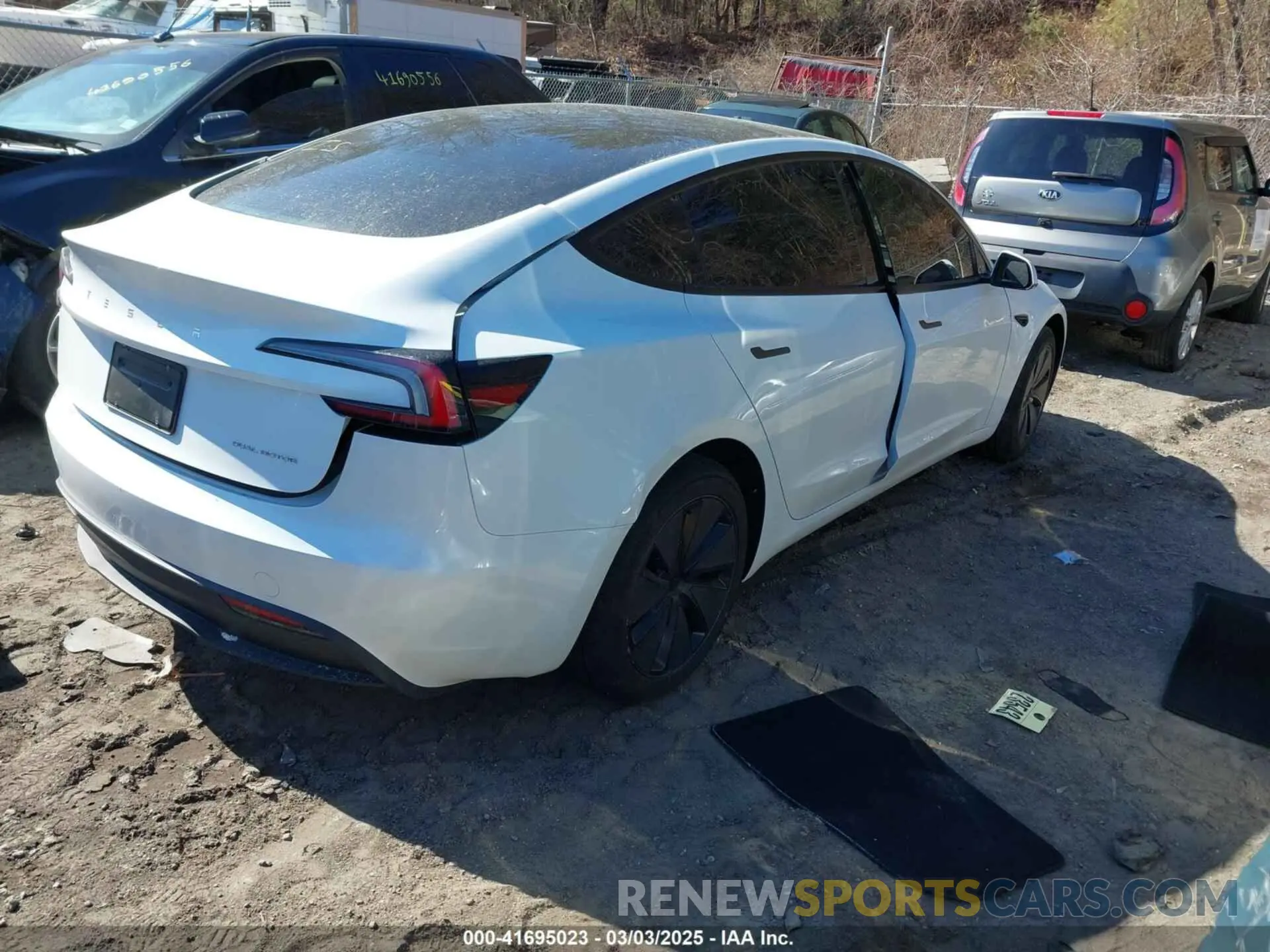 4 Photograph of a damaged car 5YJ3E1EB4SF914979 TESLA MODEL 3 2025