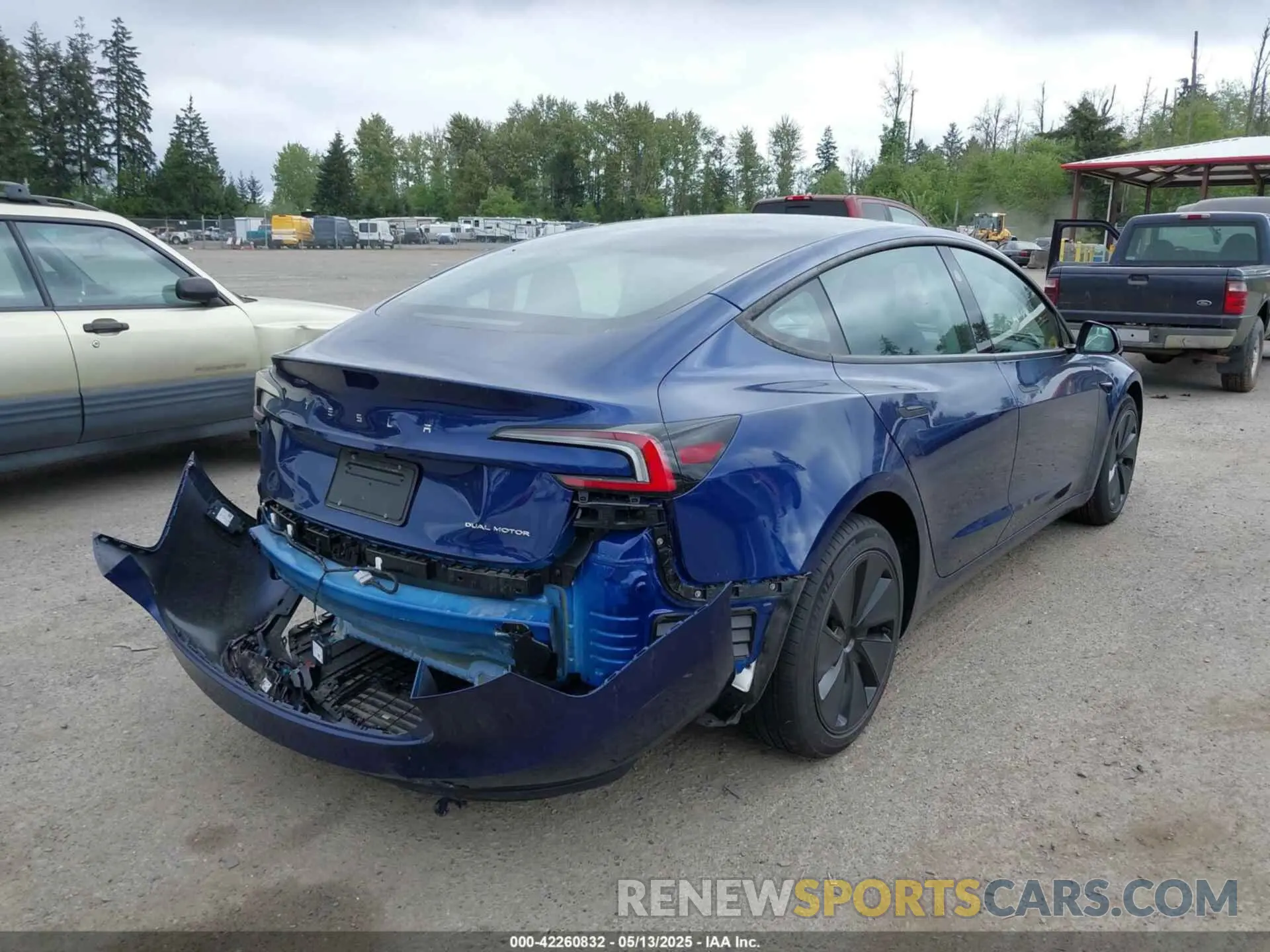 4 Photograph of a damaged car 5YJ3E1EB4SF928980 TESLA MODEL 3 2025