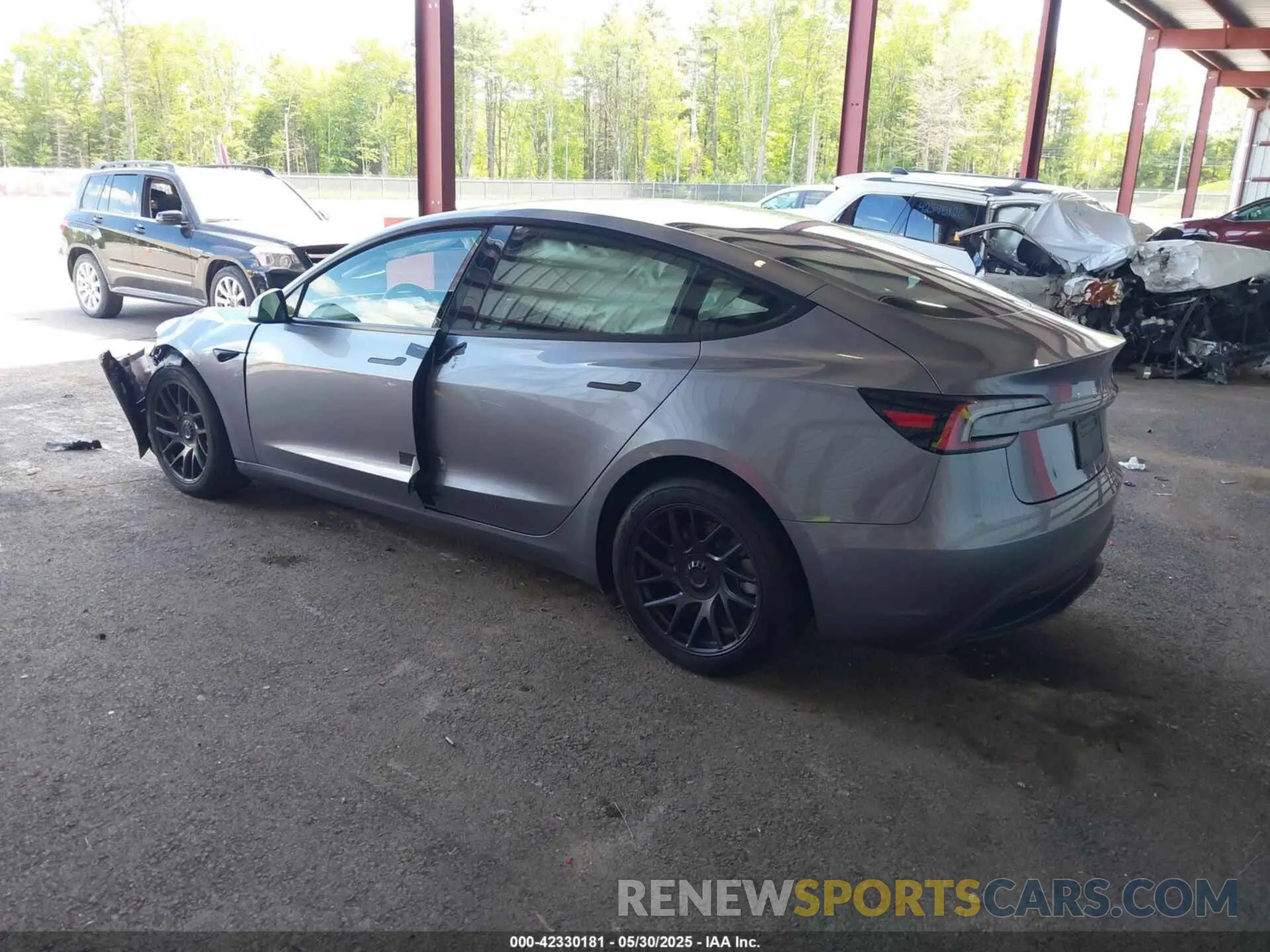 3 Photograph of a damaged car 5YJ3E1EB4SF943771 TESLA MODEL 3 2025