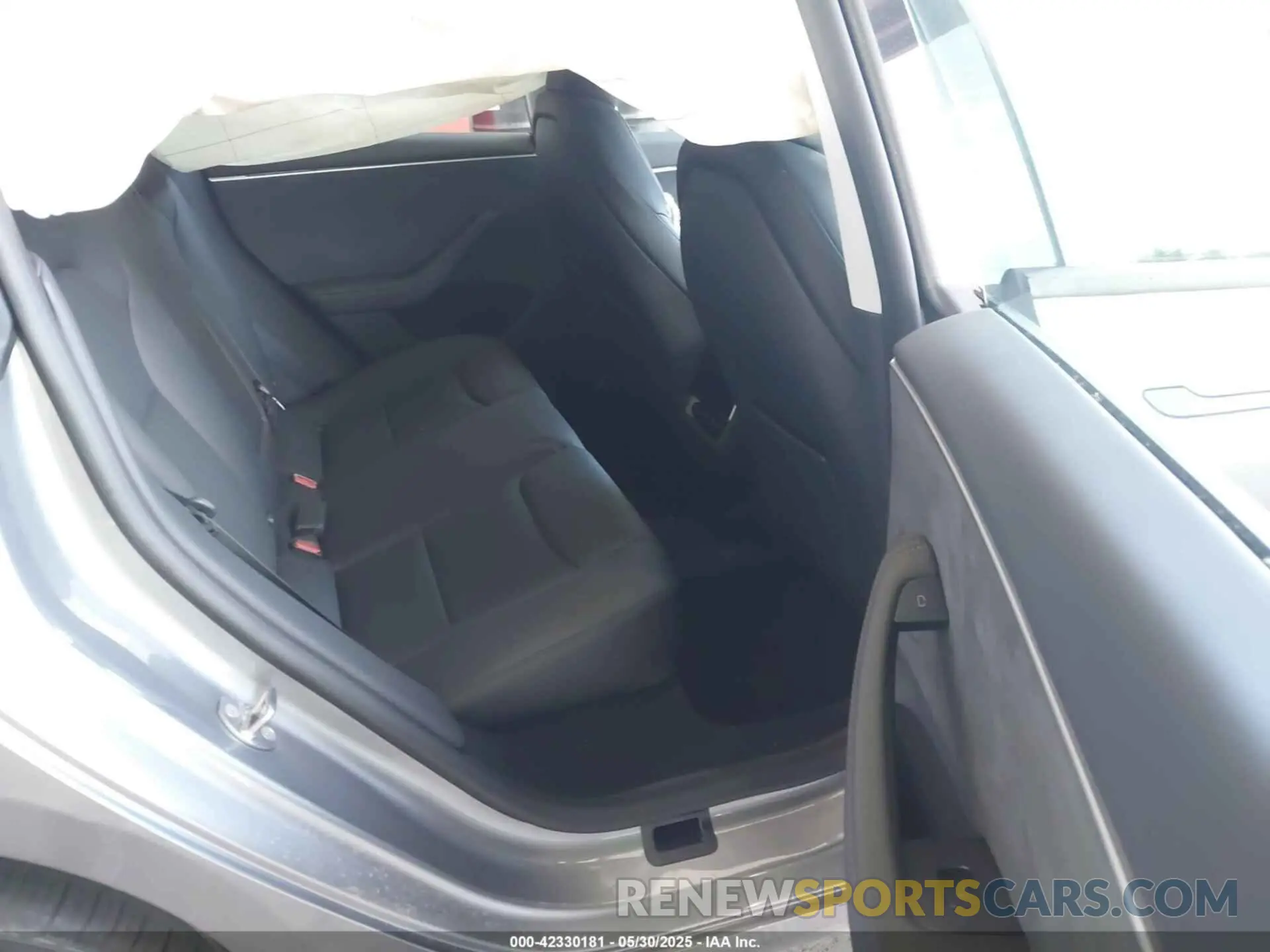 8 Photograph of a damaged car 5YJ3E1EB4SF943771 TESLA MODEL 3 2025
