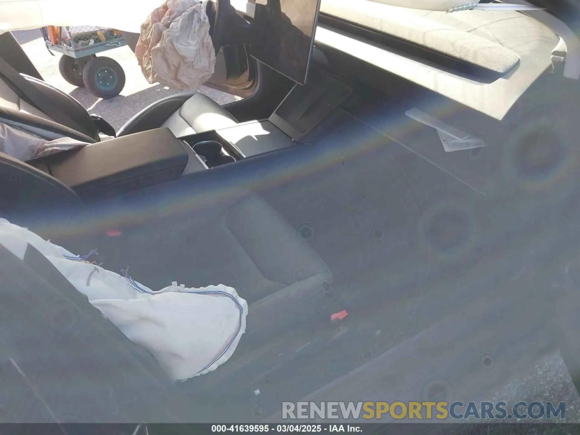 5 Photograph of a damaged car 5YJ3E1EB5SF877778 TESLA MODEL 3 2025