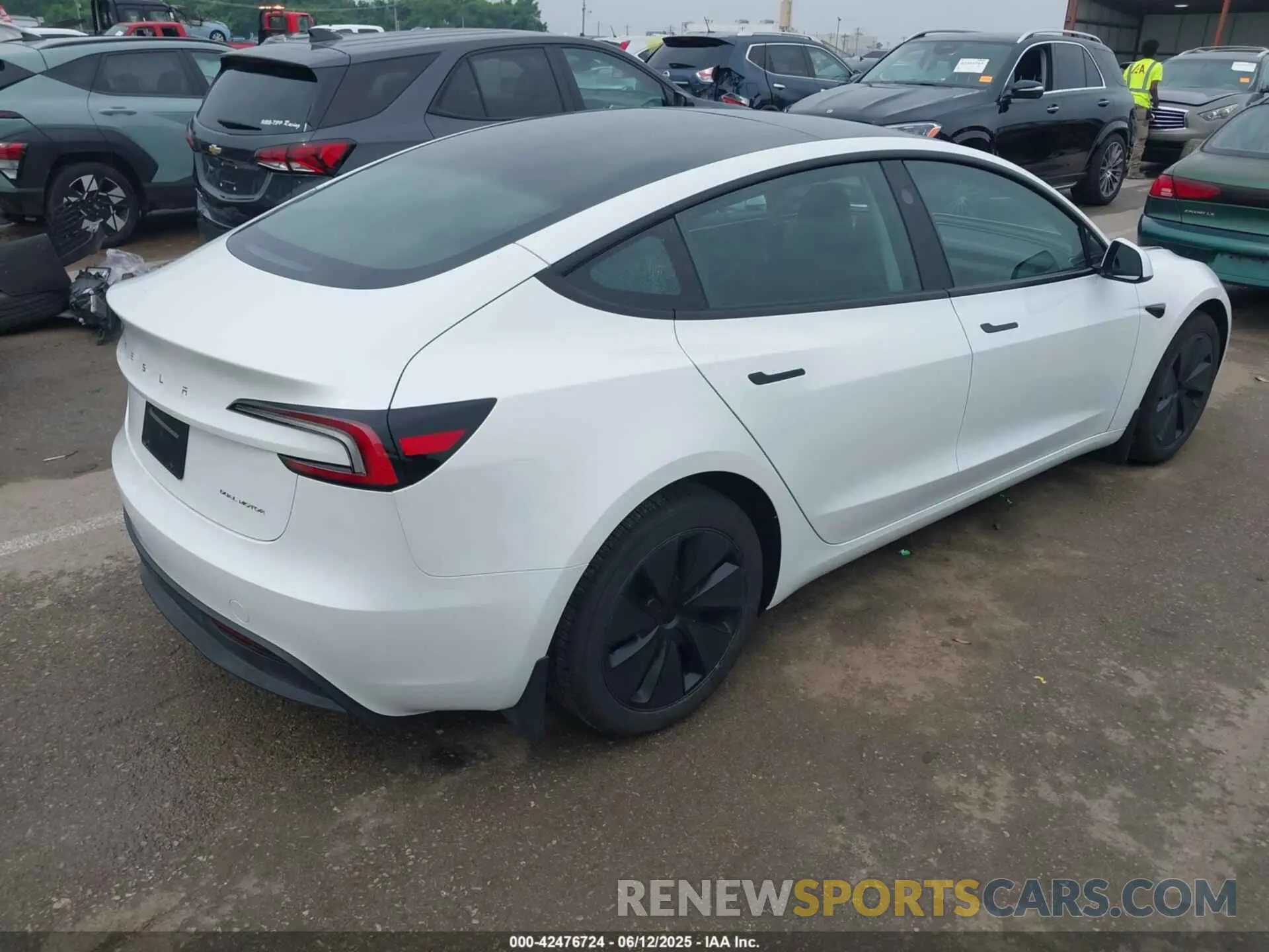 4 Photograph of a damaged car 5YJ3E1EB5SF893625 TESLA MODEL 3 2025