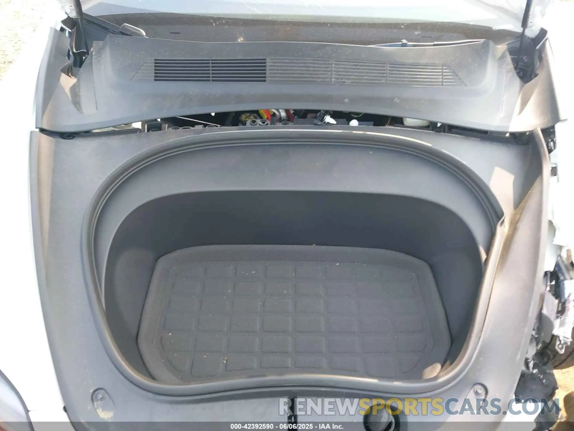 10 Photograph of a damaged car 5YJ3E1EB5SF894032 TESLA MODEL 3 2025