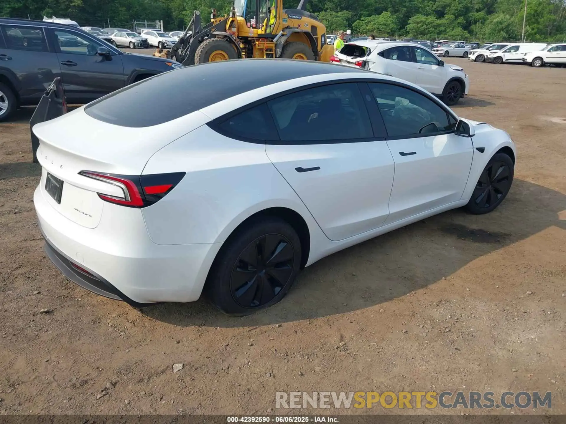 4 Photograph of a damaged car 5YJ3E1EB5SF894032 TESLA MODEL 3 2025