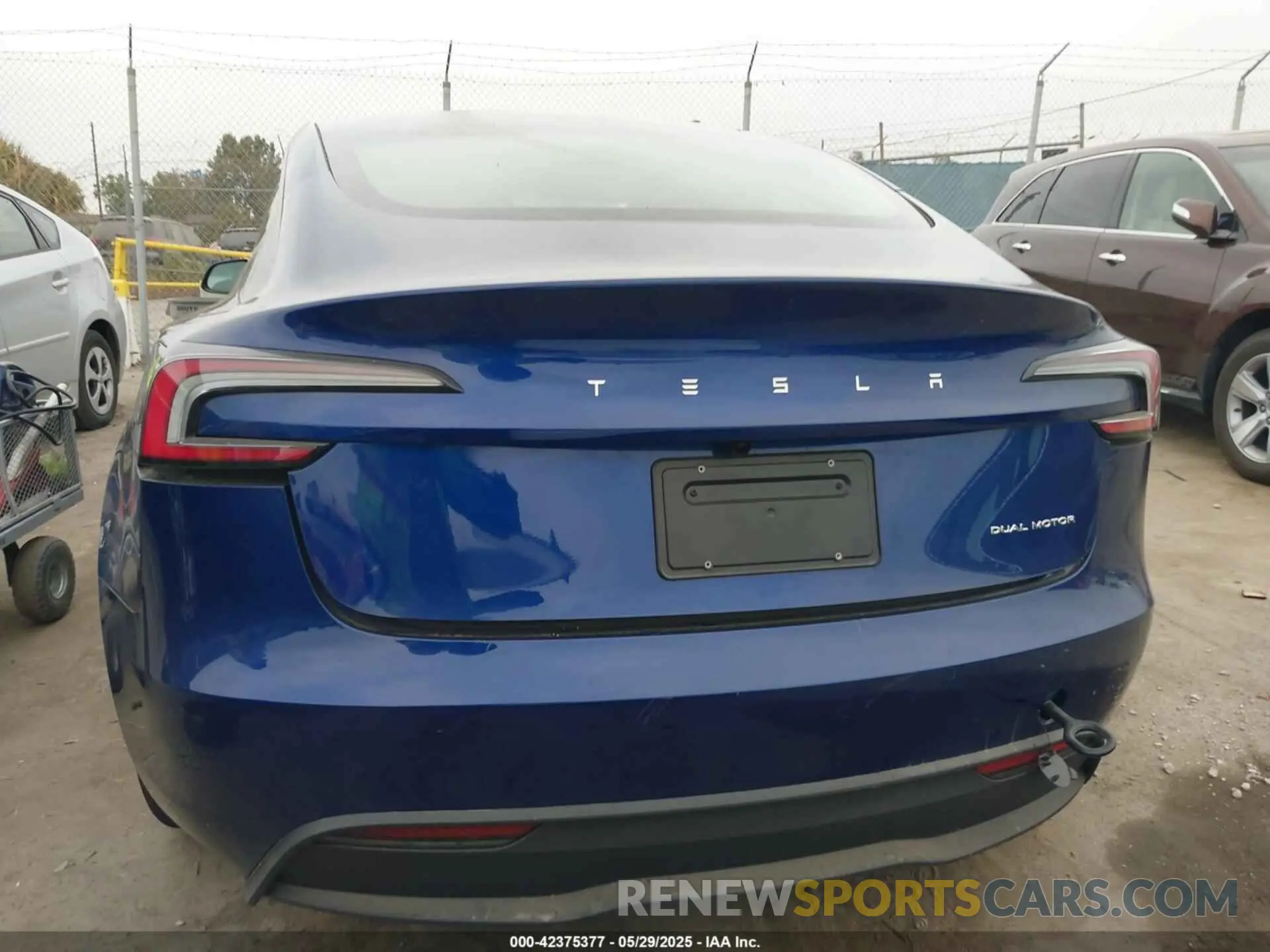 16 Photograph of a damaged car 5YJ3E1EB5SF939258 TESLA MODEL 3 2025