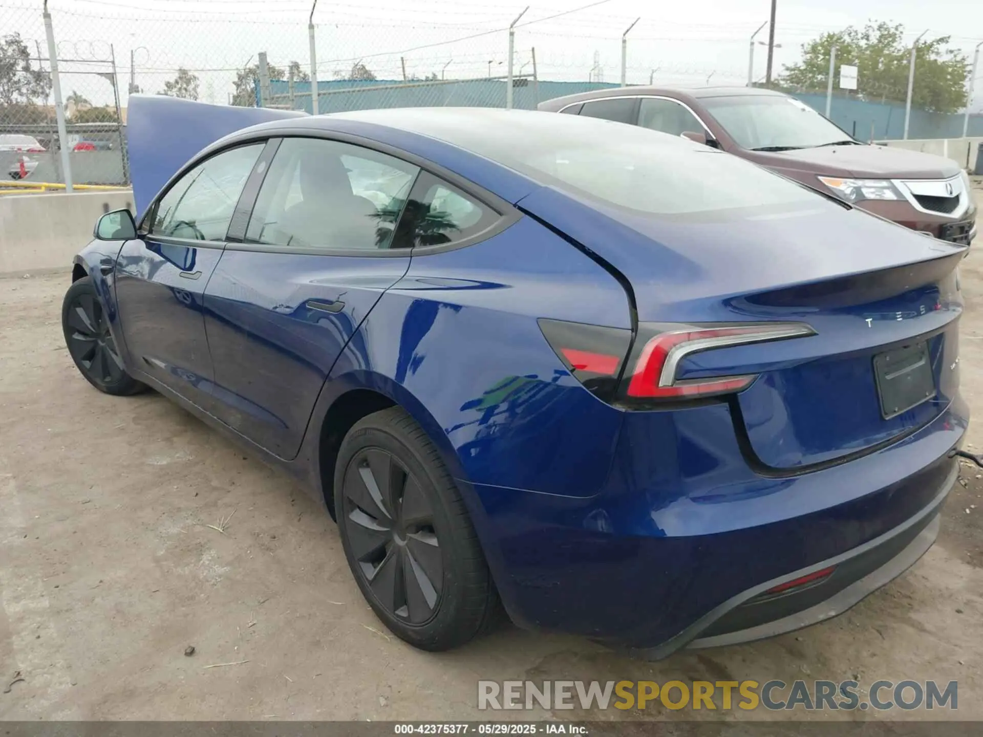 3 Photograph of a damaged car 5YJ3E1EB5SF939258 TESLA MODEL 3 2025