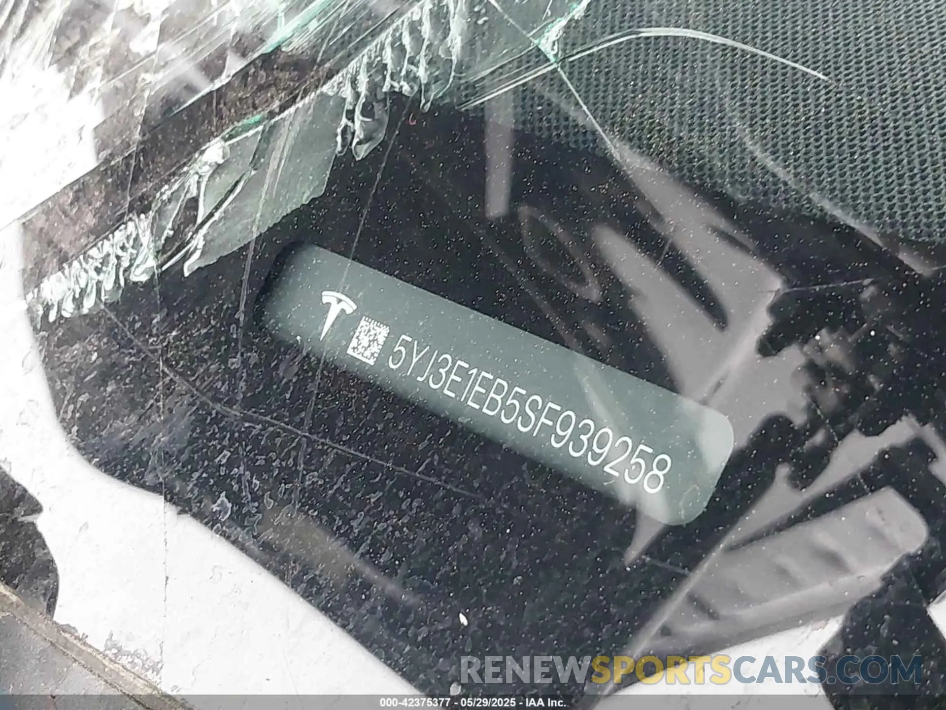 9 Photograph of a damaged car 5YJ3E1EB5SF939258 TESLA MODEL 3 2025