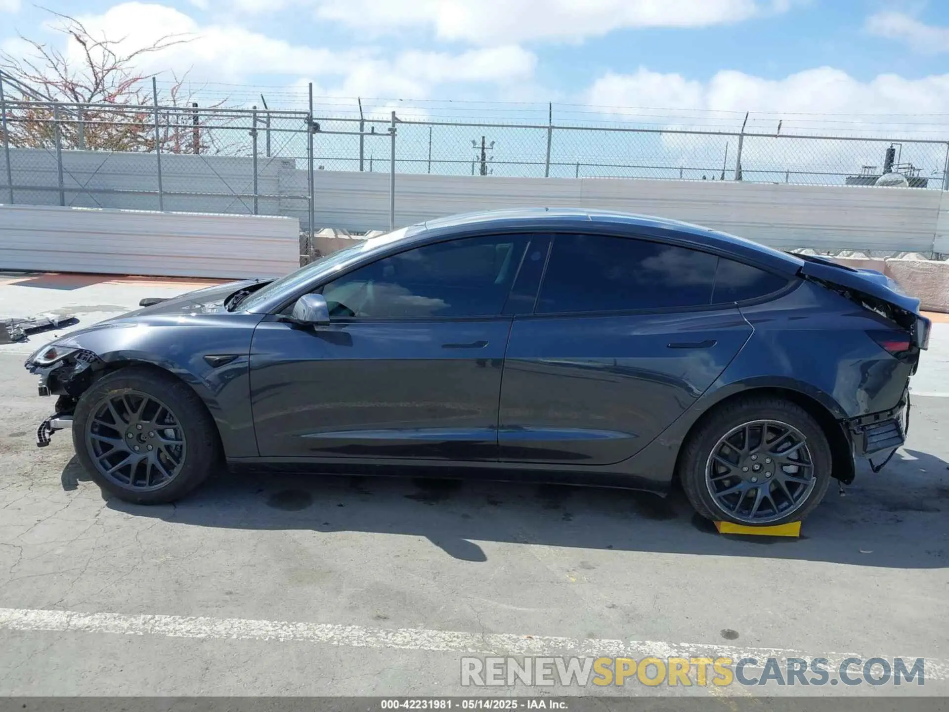 14 Photograph of a damaged car 5YJ3E1EB5SF960787 TESLA MODEL 3 2025