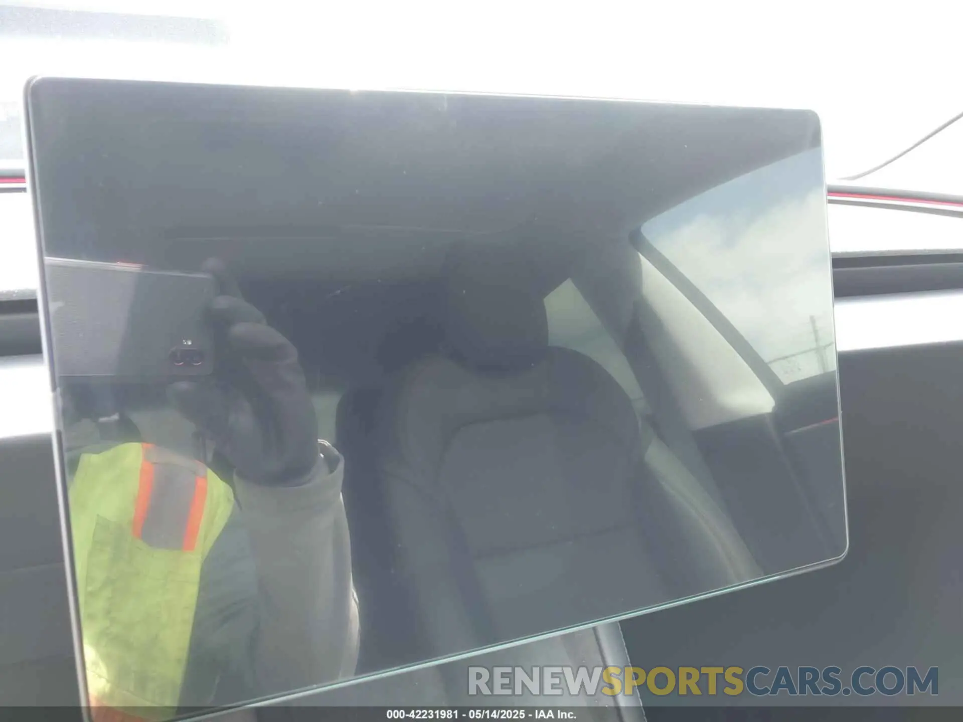17 Photograph of a damaged car 5YJ3E1EB5SF960787 TESLA MODEL 3 2025