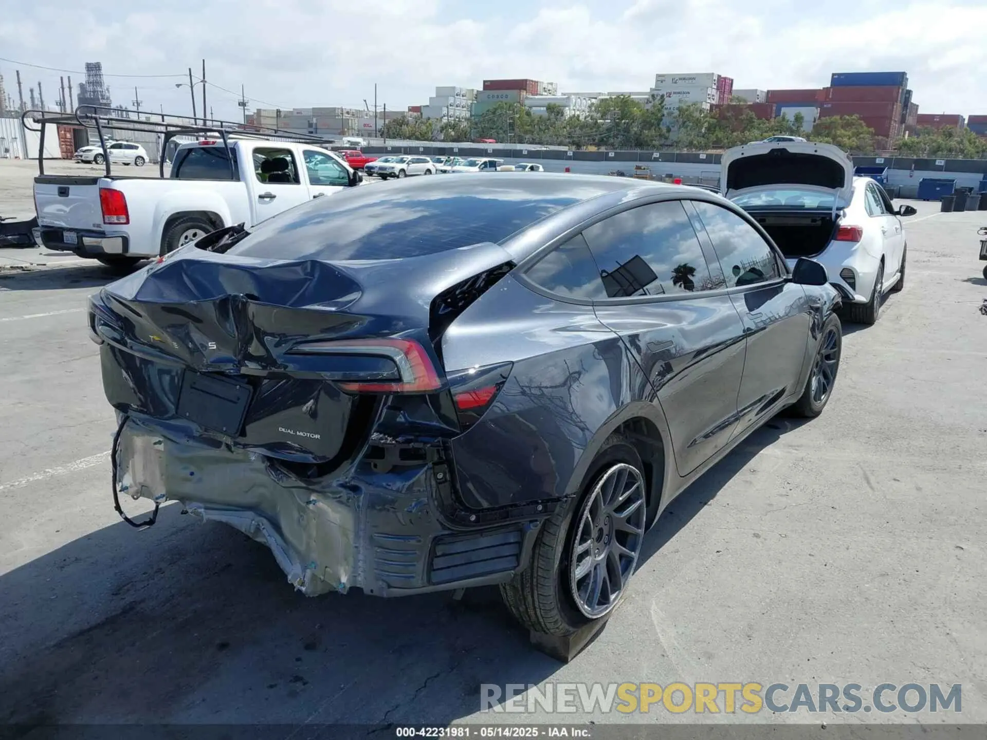 4 Photograph of a damaged car 5YJ3E1EB5SF960787 TESLA MODEL 3 2025
