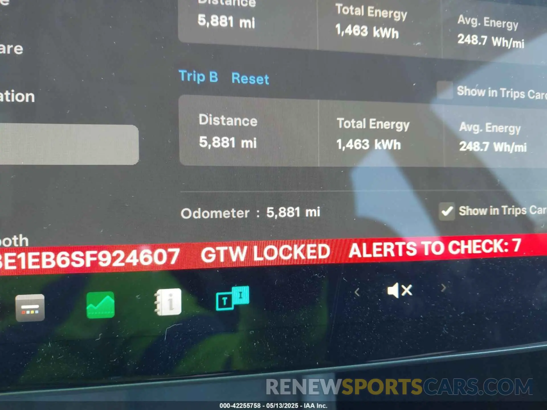 14 Photograph of a damaged car 5YJ3E1EB6SF924607 TESLA MODEL 3 2025