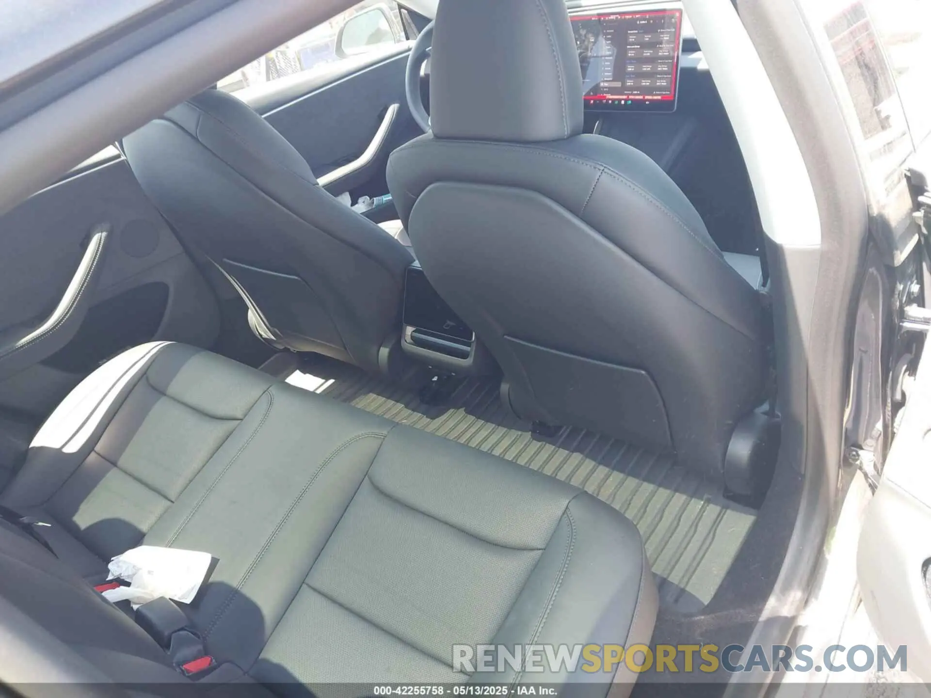 8 Photograph of a damaged car 5YJ3E1EB6SF924607 TESLA MODEL 3 2025