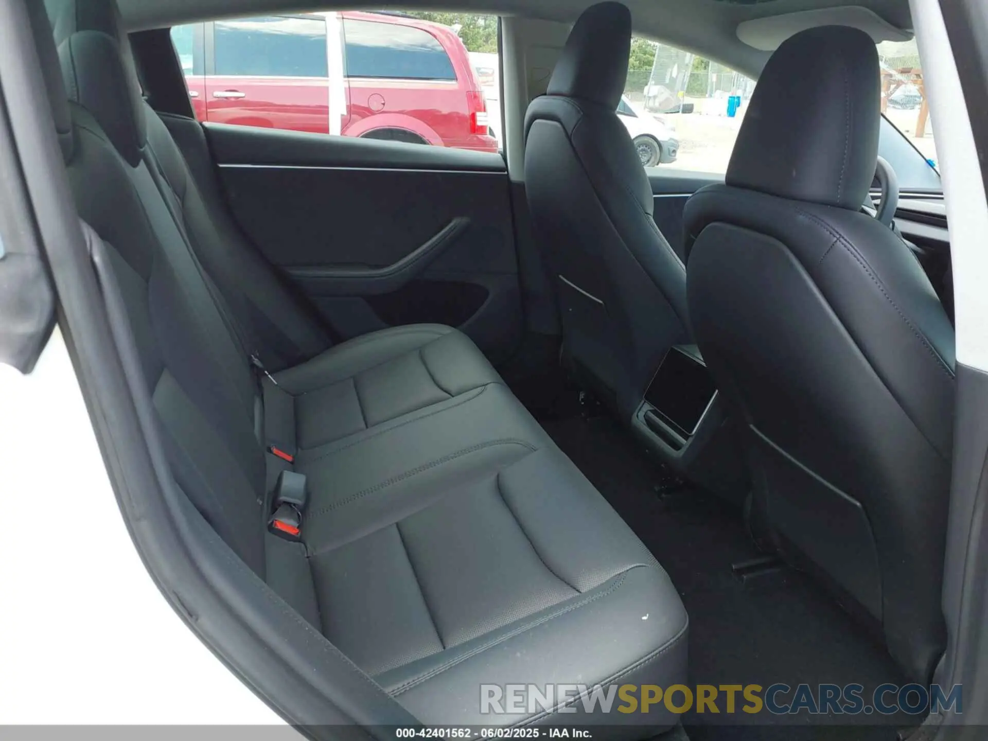 8 Photograph of a damaged car 5YJ3E1EB7SF931422 TESLA MODEL 3 2025