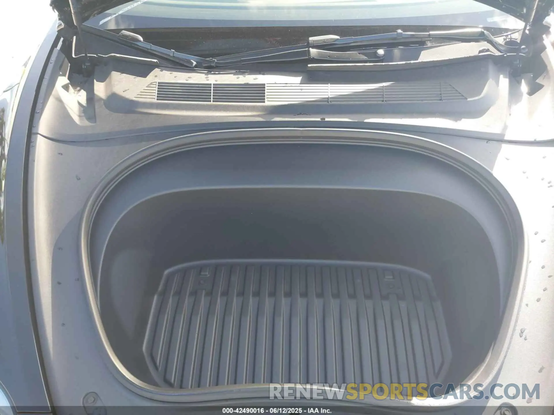 10 Photograph of a damaged car 5YJ3E1EB8SF887317 TESLA MODEL 3 2025