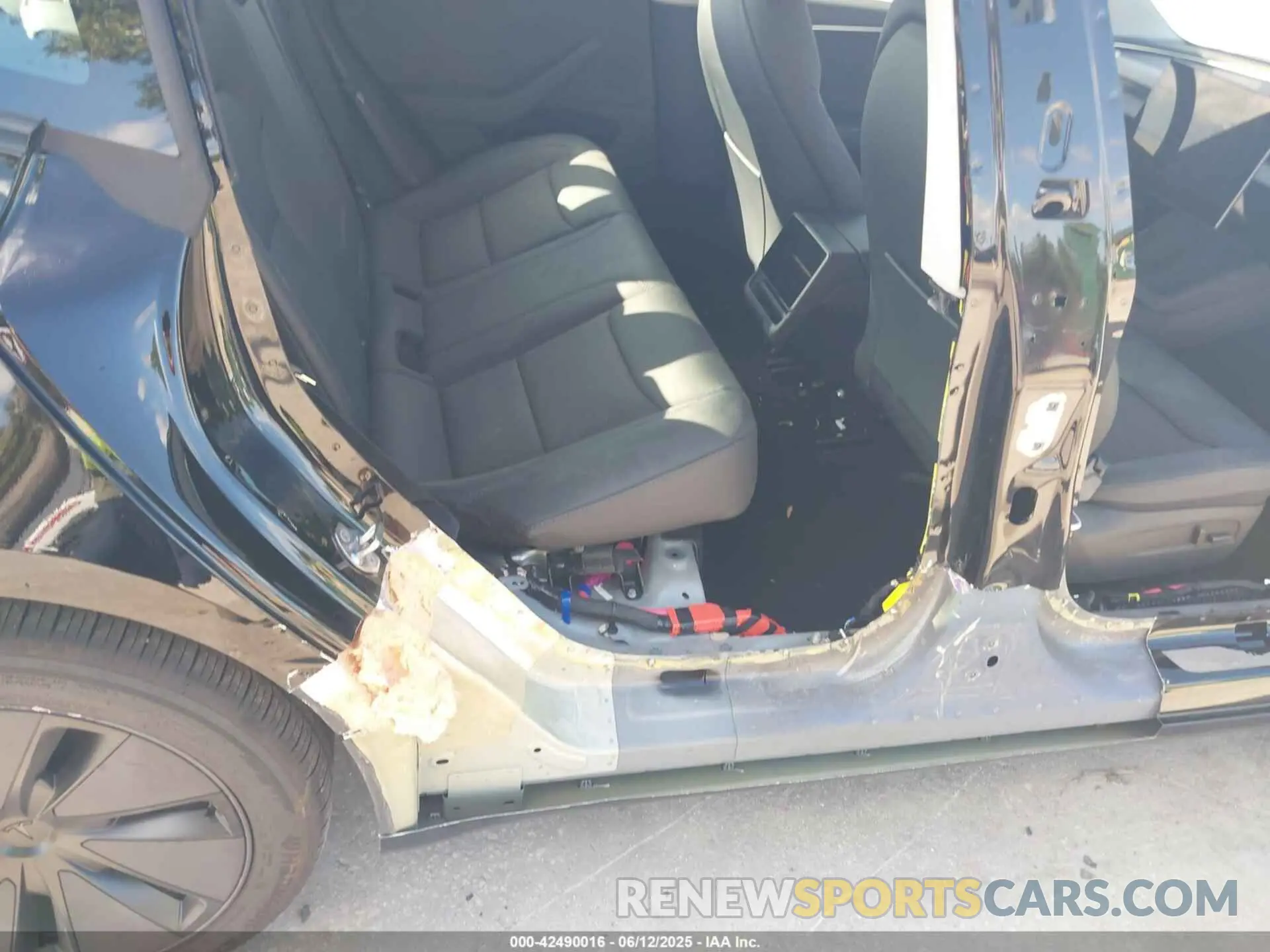 18 Photograph of a damaged car 5YJ3E1EB8SF887317 TESLA MODEL 3 2025