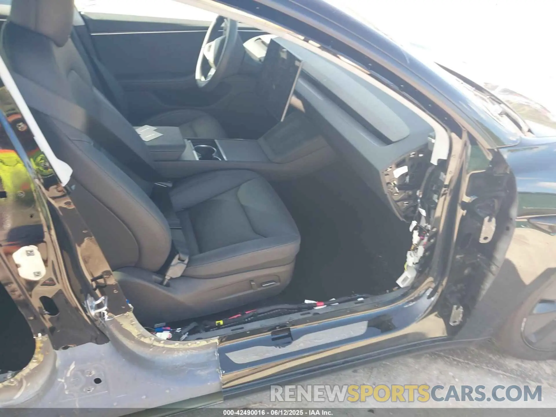 19 Photograph of a damaged car 5YJ3E1EB8SF887317 TESLA MODEL 3 2025
