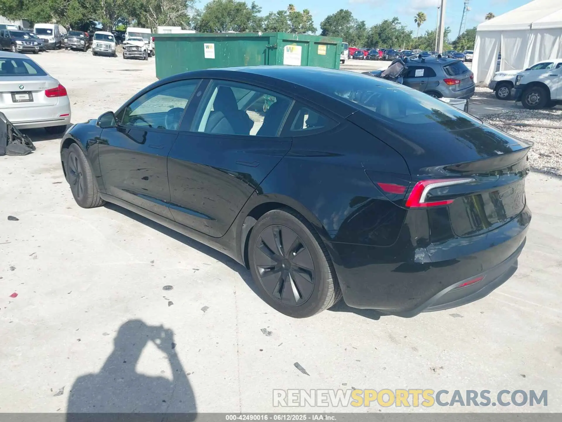 3 Photograph of a damaged car 5YJ3E1EB8SF887317 TESLA MODEL 3 2025