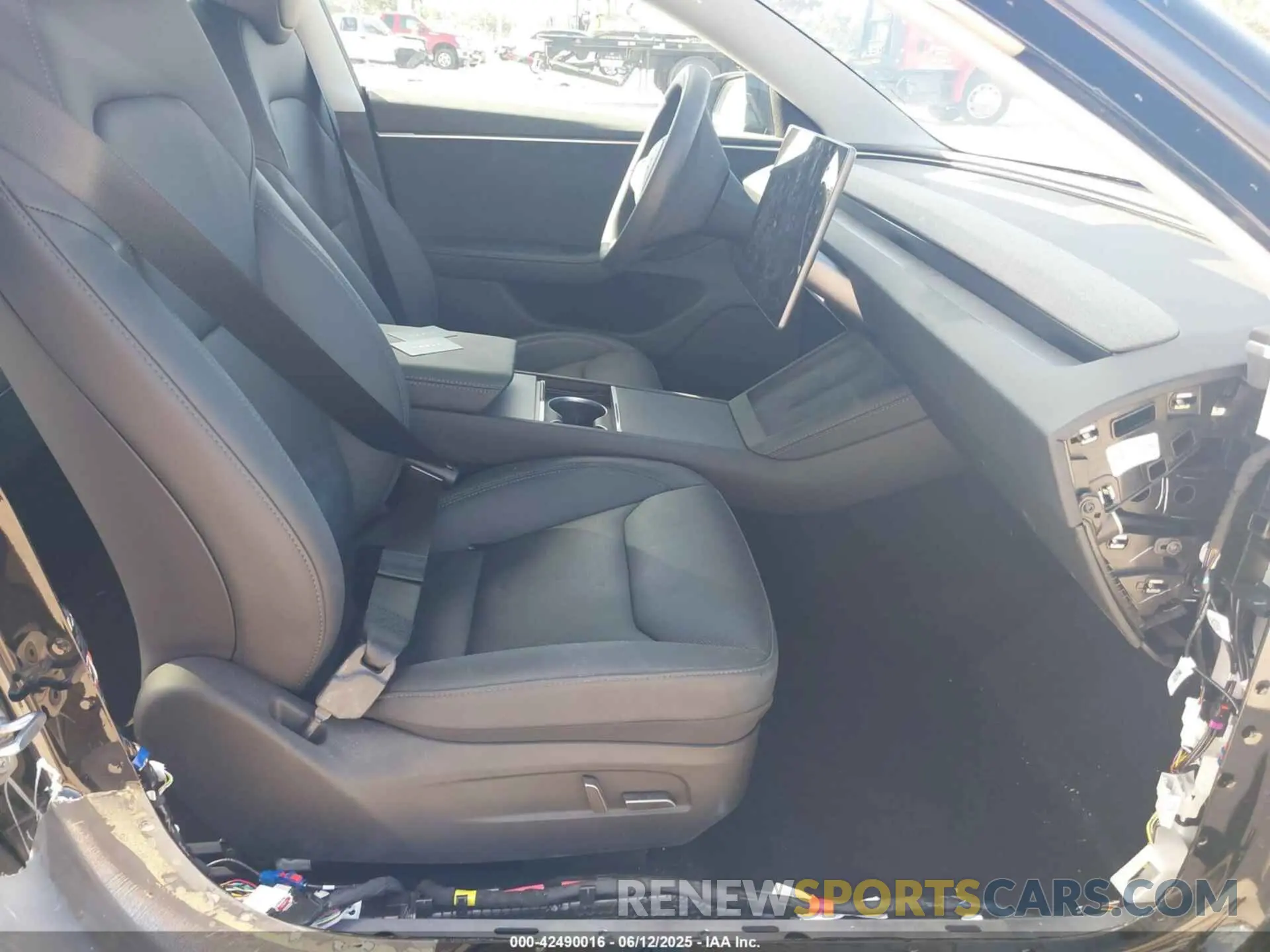 5 Photograph of a damaged car 5YJ3E1EB8SF887317 TESLA MODEL 3 2025