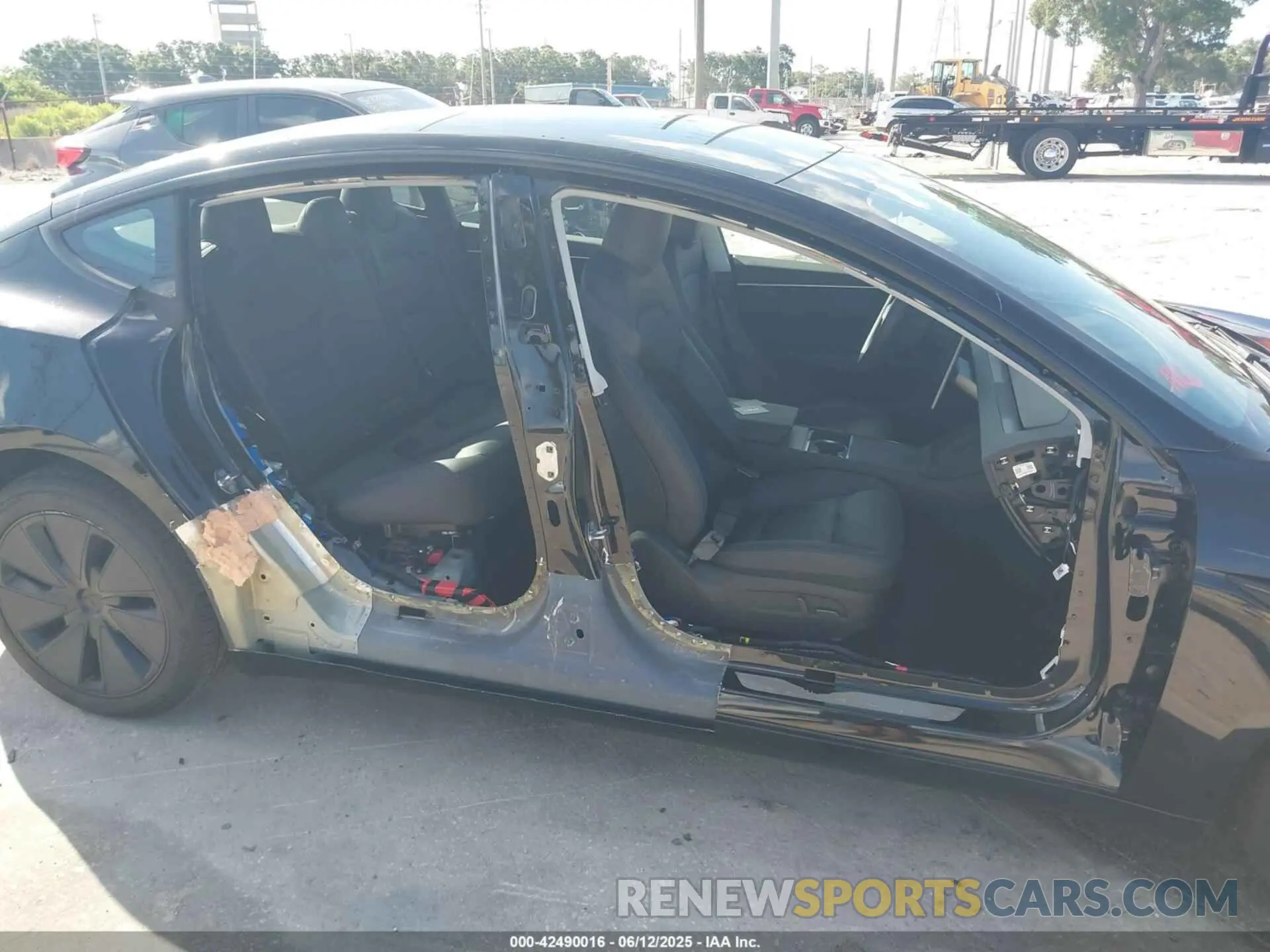 6 Photograph of a damaged car 5YJ3E1EB8SF887317 TESLA MODEL 3 2025