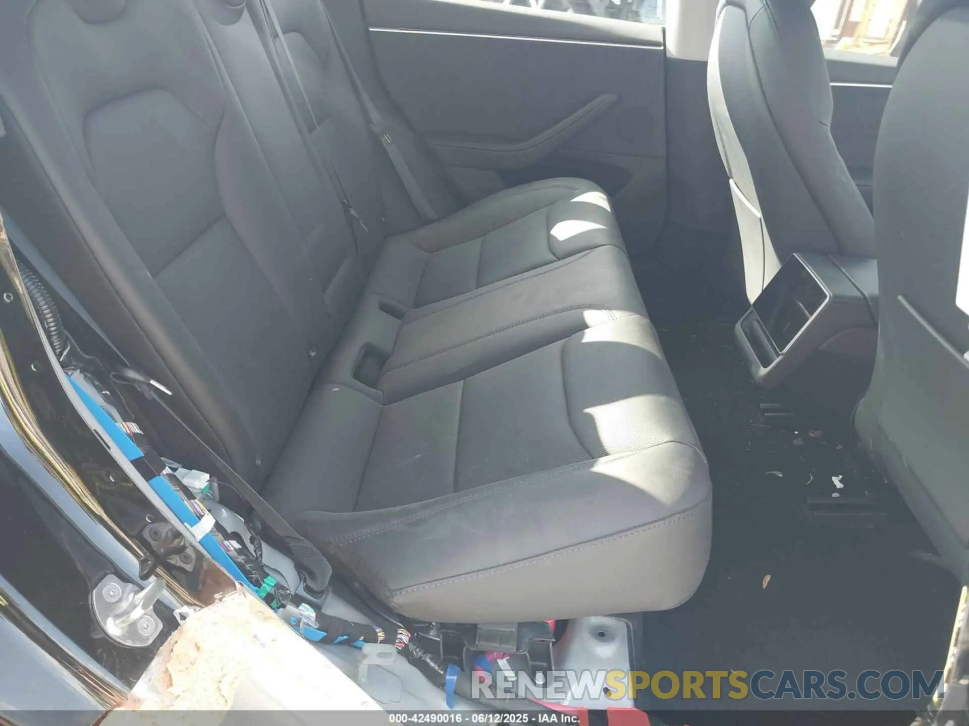 8 Photograph of a damaged car 5YJ3E1EB8SF887317 TESLA MODEL 3 2025