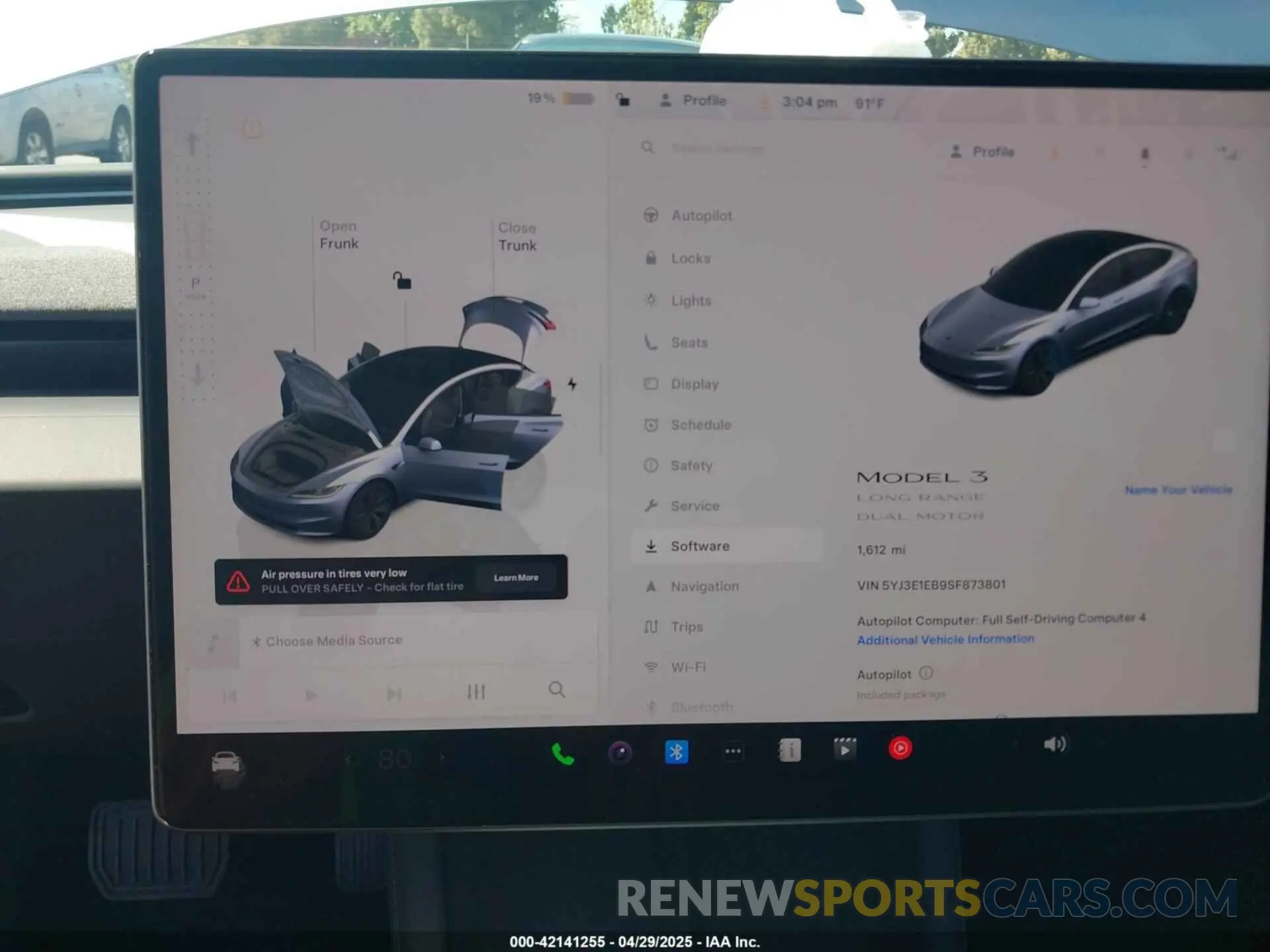 18 Photograph of a damaged car 5YJ3E1EB9SF873801 TESLA MODEL 3 2025