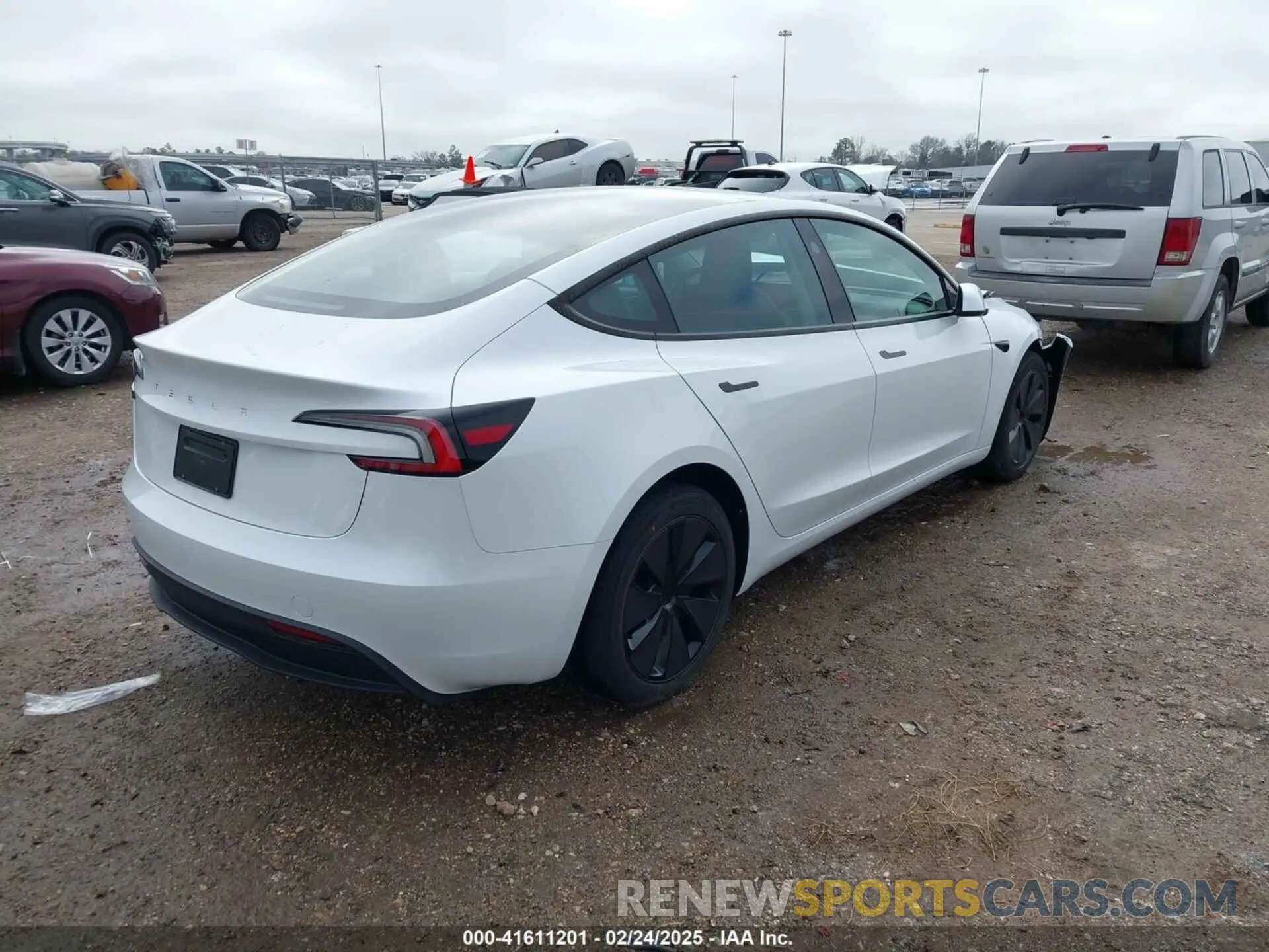 4 Photograph of a damaged car 5YJ3E1EB9SF904223 TESLA MODEL 3 2025